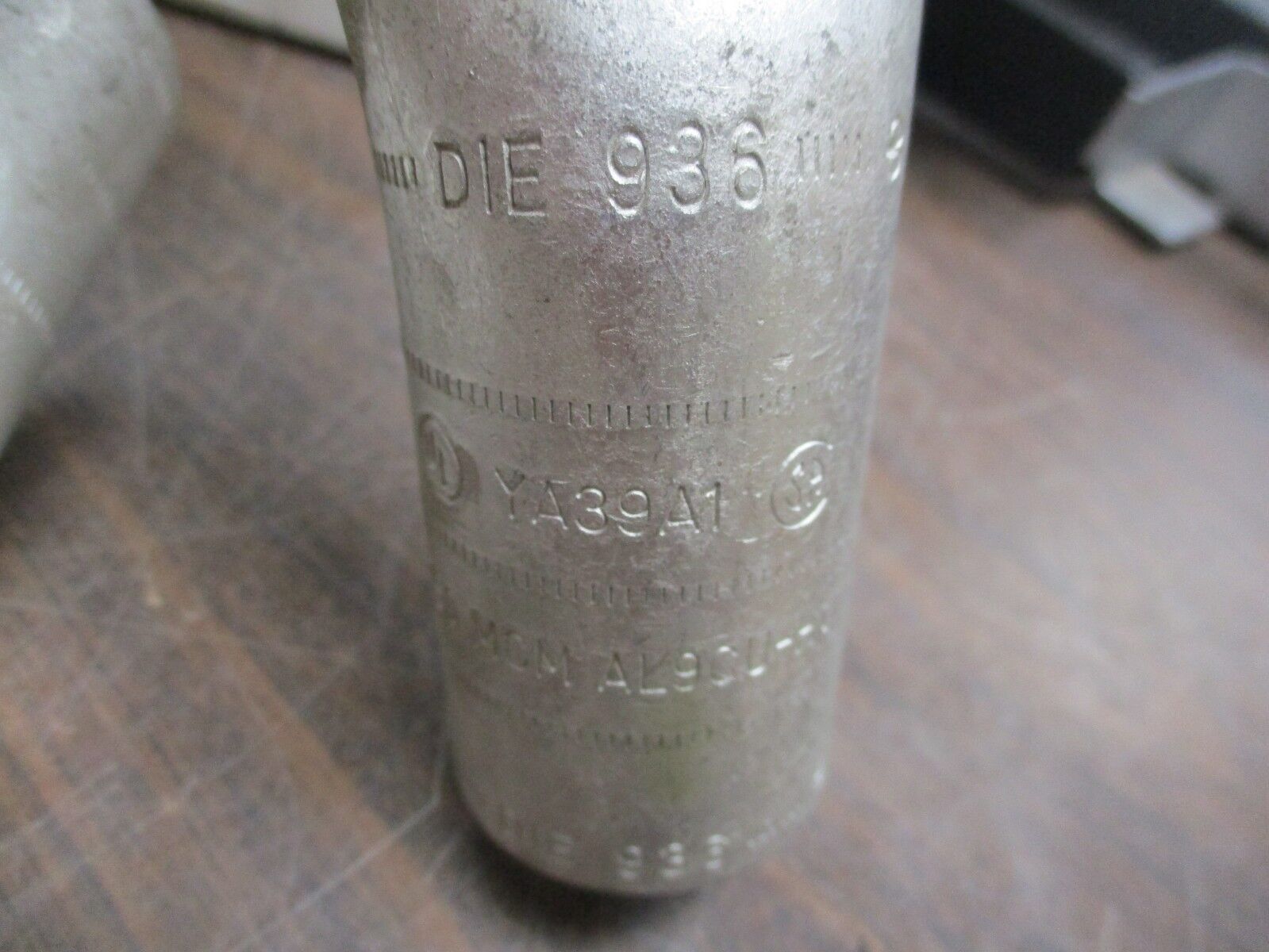 Burndy Hylug Crimp Lug YA39A1 1-Hole 700/750kcmil 1/2" Stud Lot of 2 New Surplus