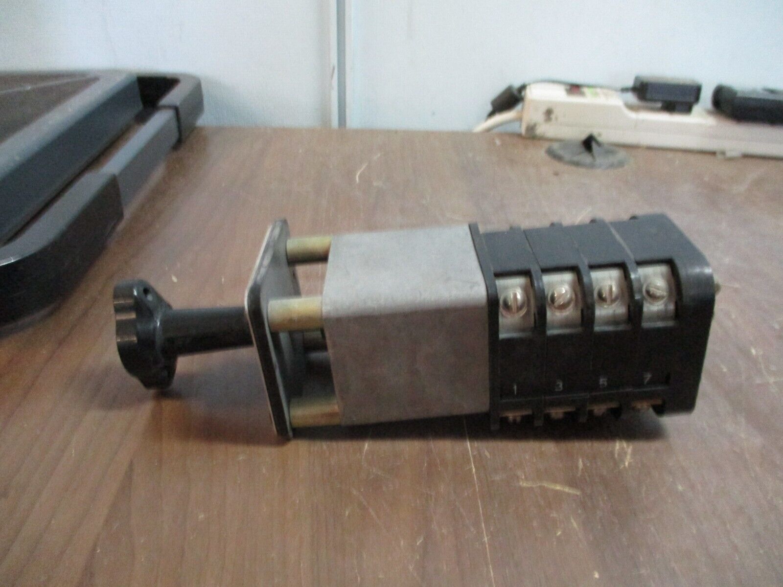 GE Type SBM Rotary Switch D4A04T1F1V1 Stop / Start Used