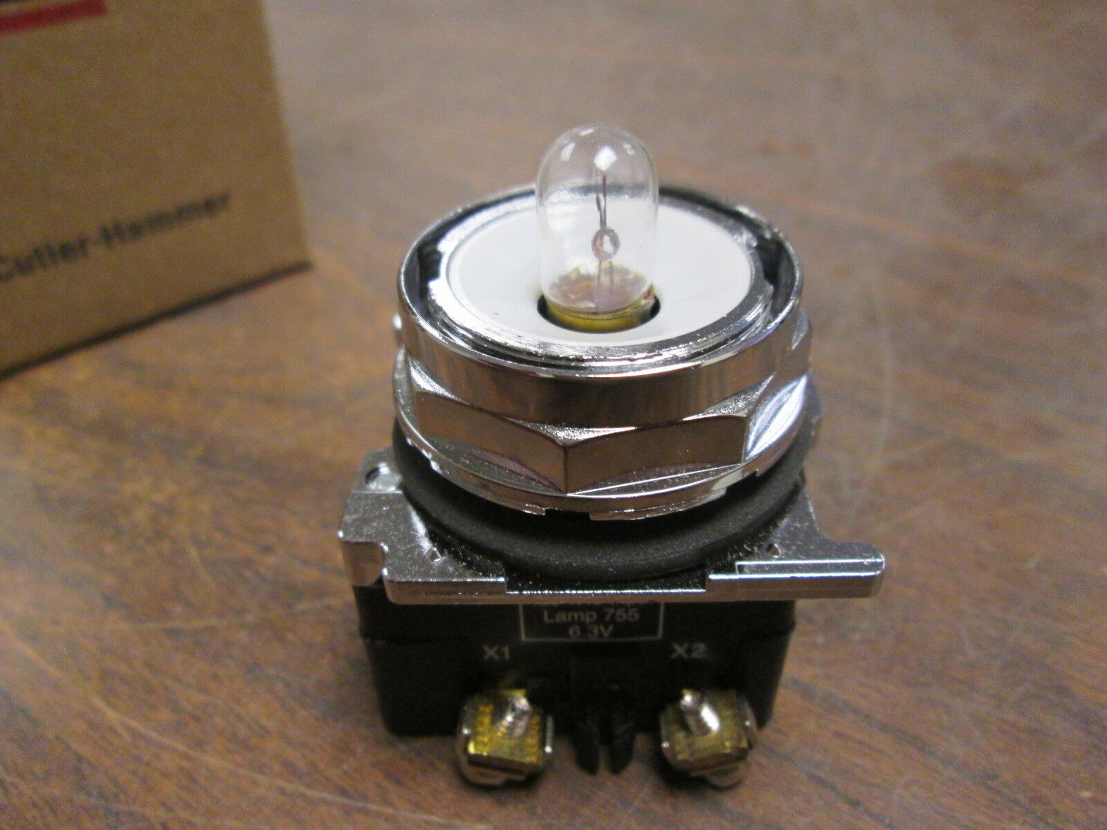 Cutler-Hammer STD Ind. Light 10250T181N 120V 50/60Hz Type 4,4X-13 New Surplus