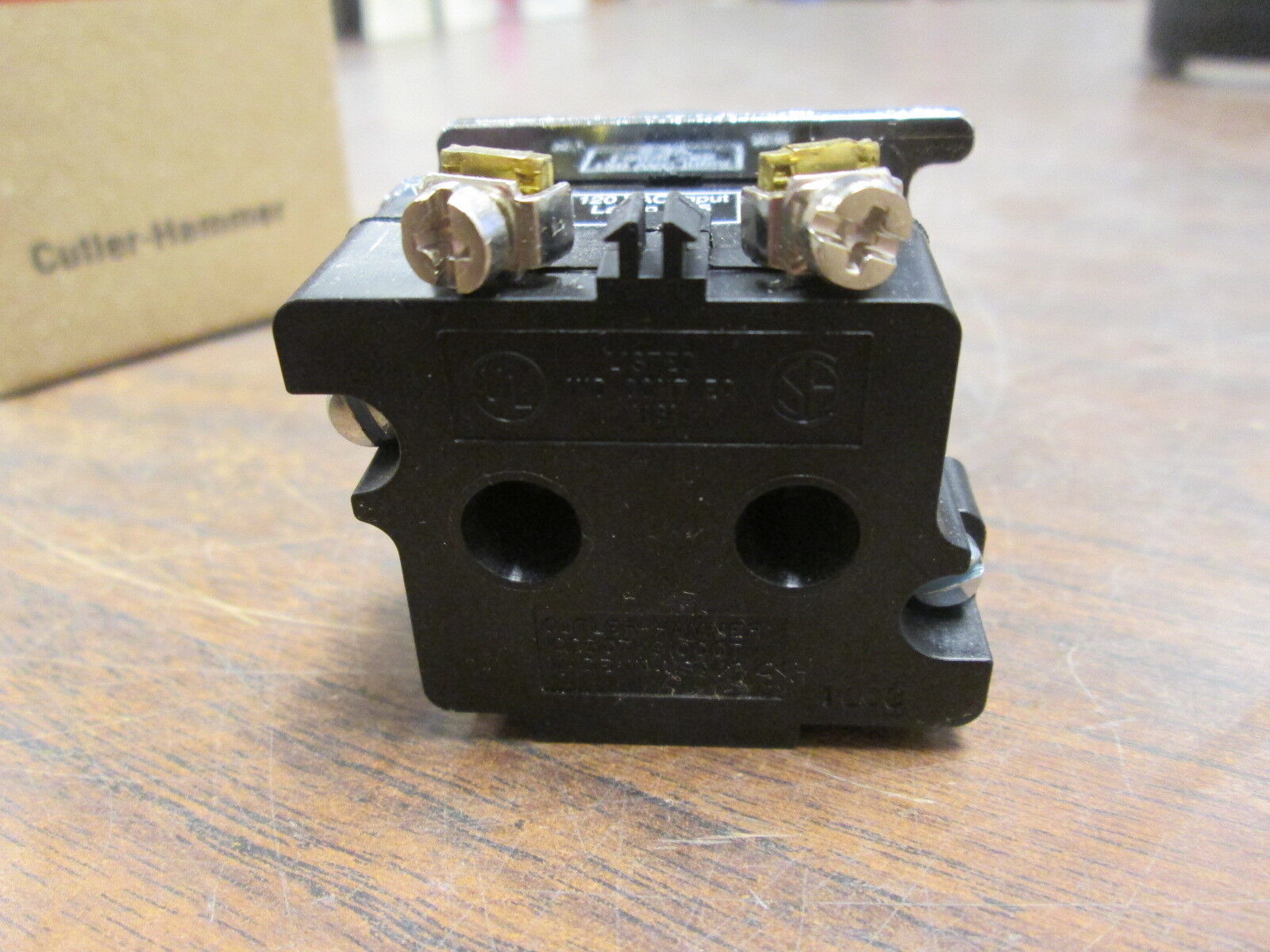 Cutler-Hammer STD Ind. Light 10250T181N 120V 50/60Hz Type 4,4X-13 New Surplus