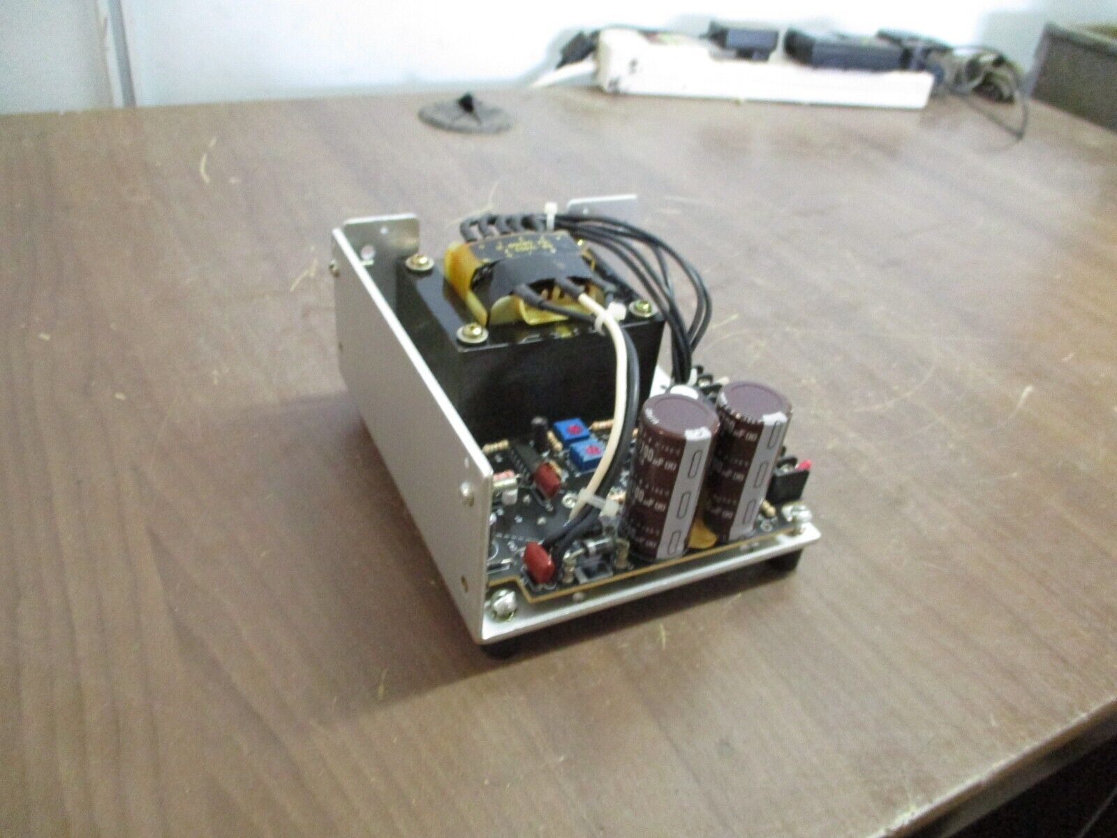 Sola Regulated Power Supply SLS-24-024T Input: 100-240V 0.5-1A Used