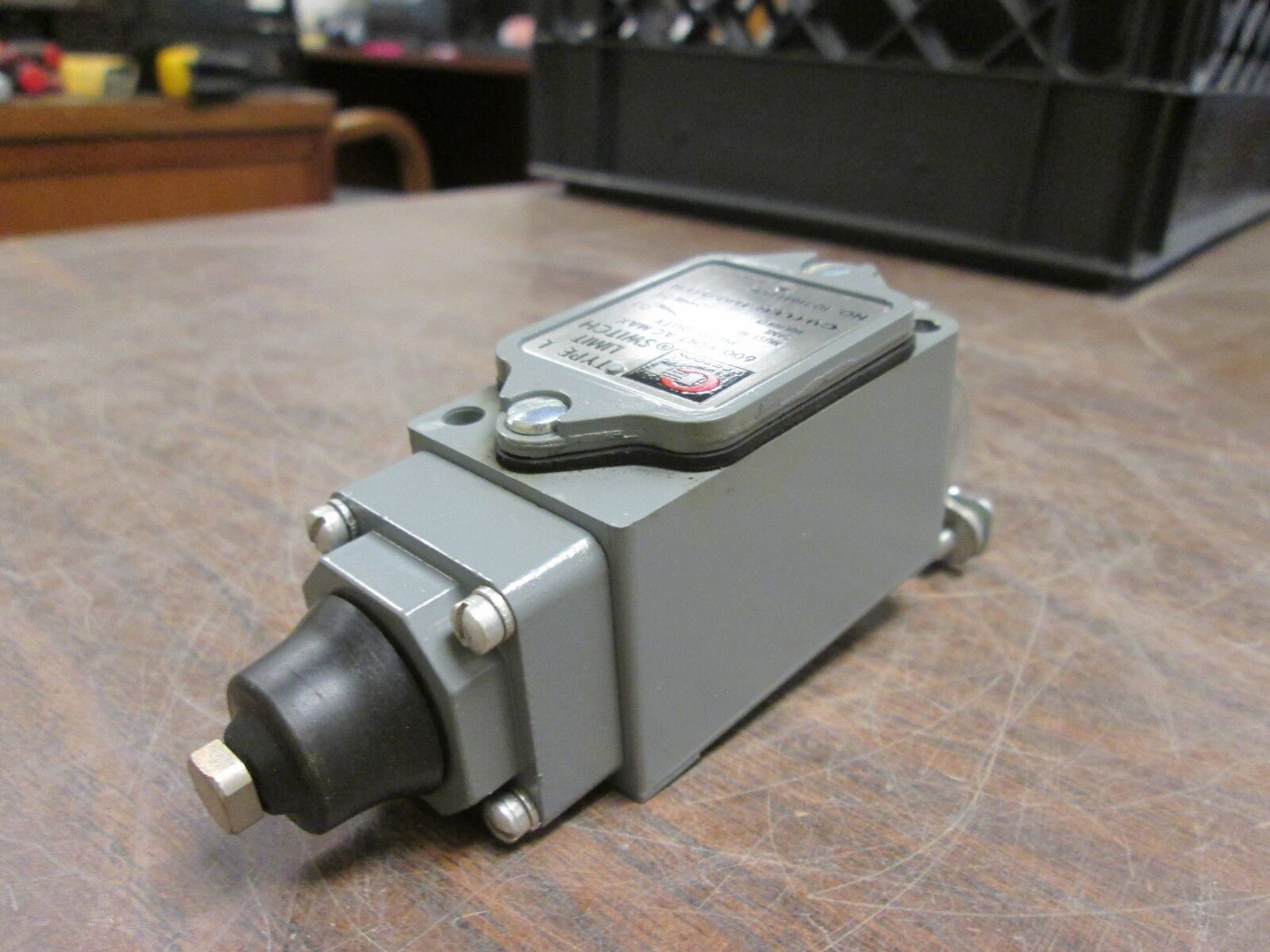 Cutler-Hammer Type L Limit Switch 10316H281C 600VAC max w/ conduit Used