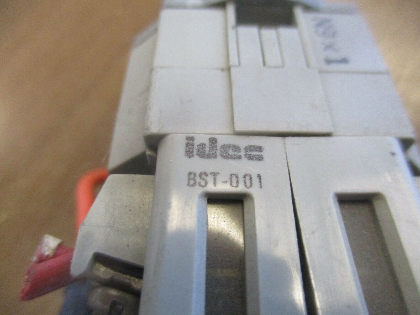 Idec Illuminated Pushbutton BST-010/BST001 Green Used
