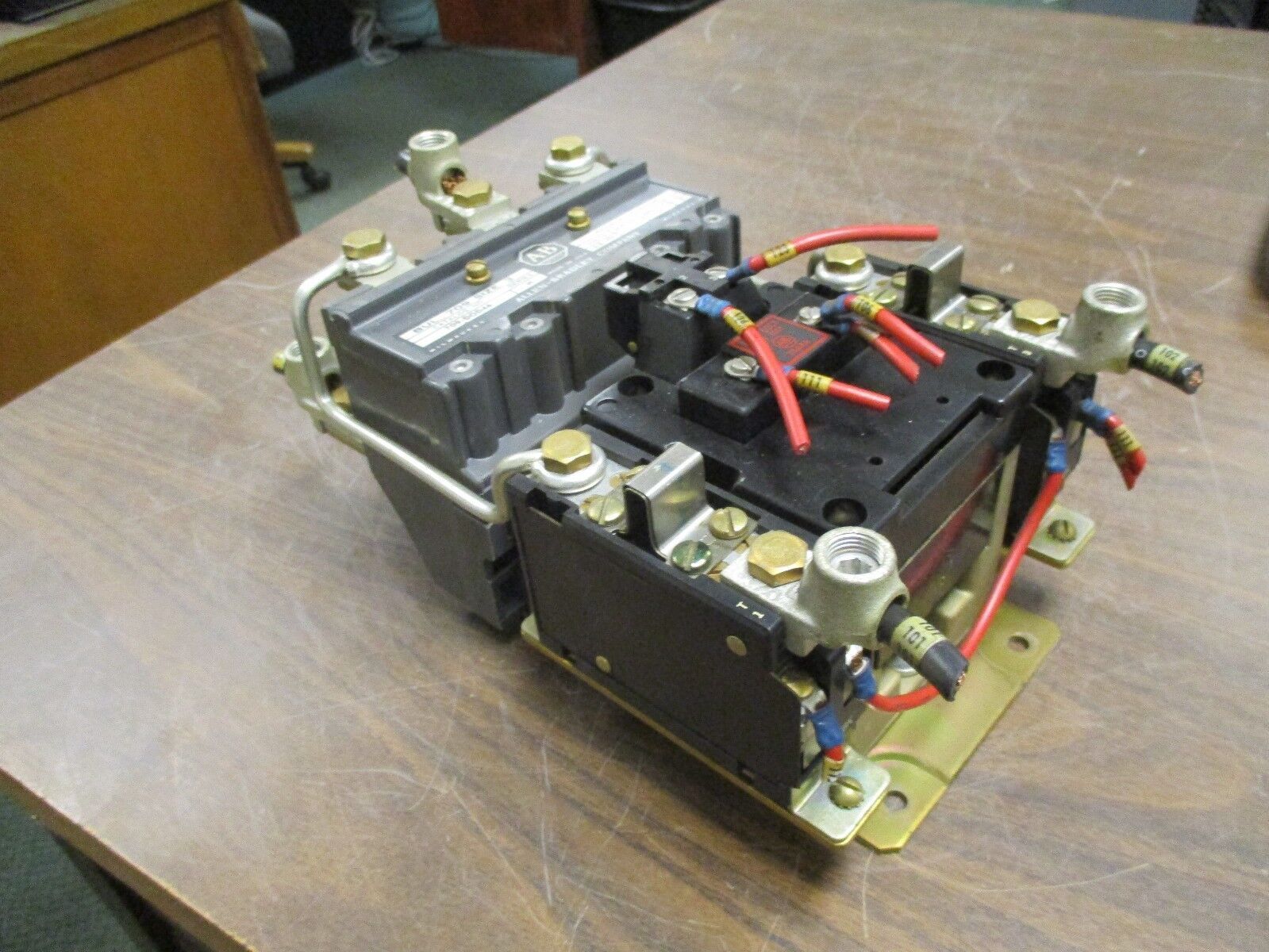 Allen-Bradley Size 3 Starter 709-DOD46 120V Coil Used