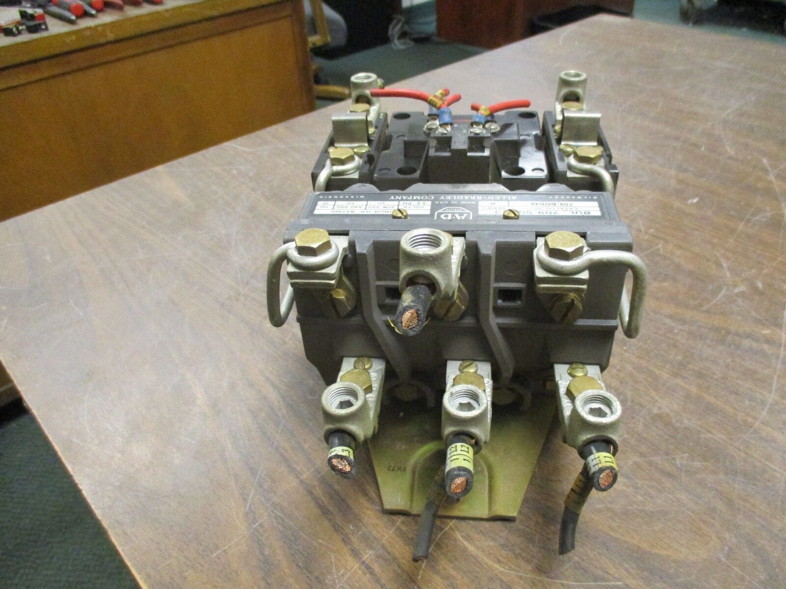 Allen-Bradley Size 3 Starter 709-DOD46 120V Coil Used