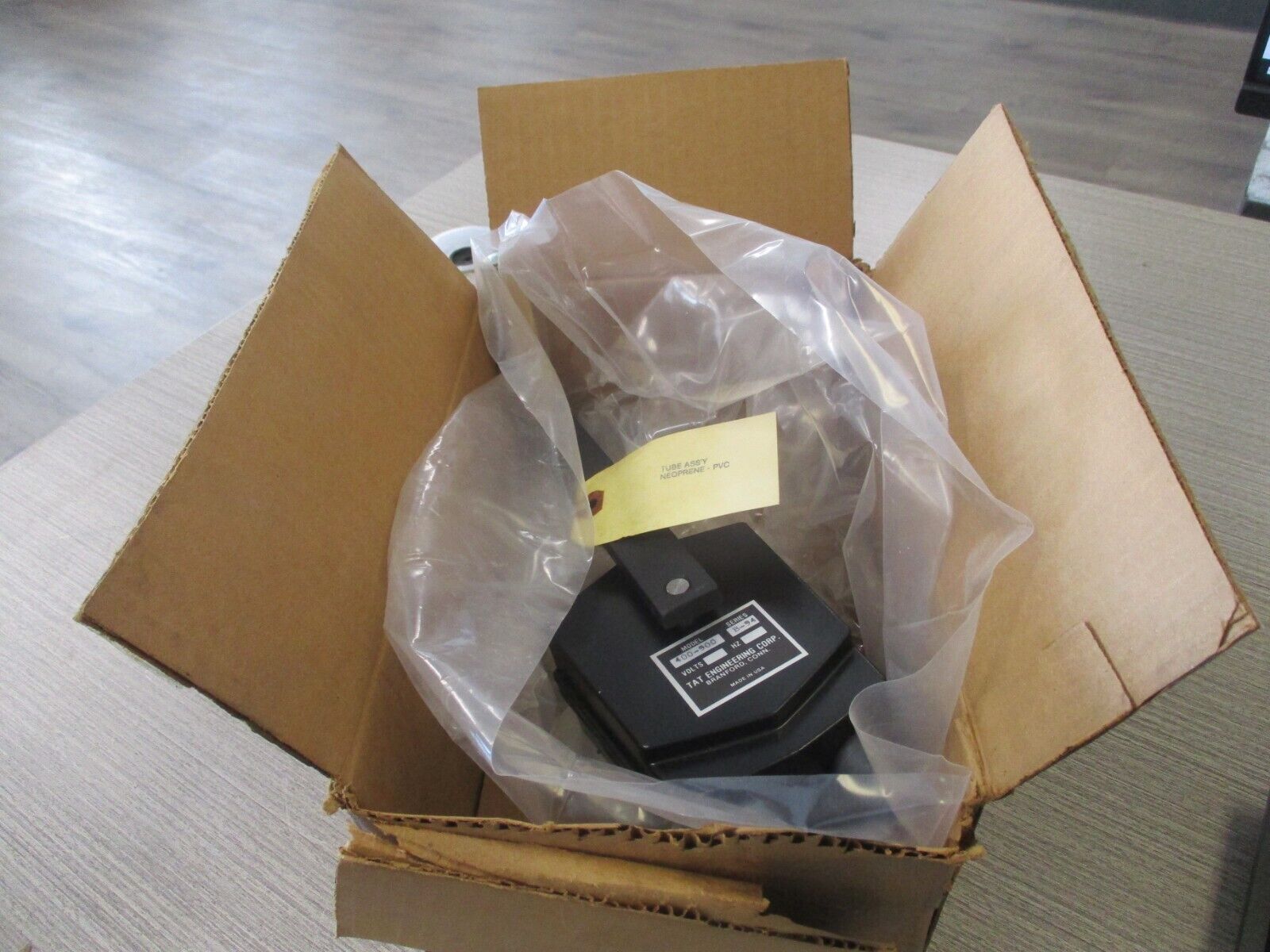 TAT Engineering Series B-94 Hand Pump 400-900 *New Surplus*