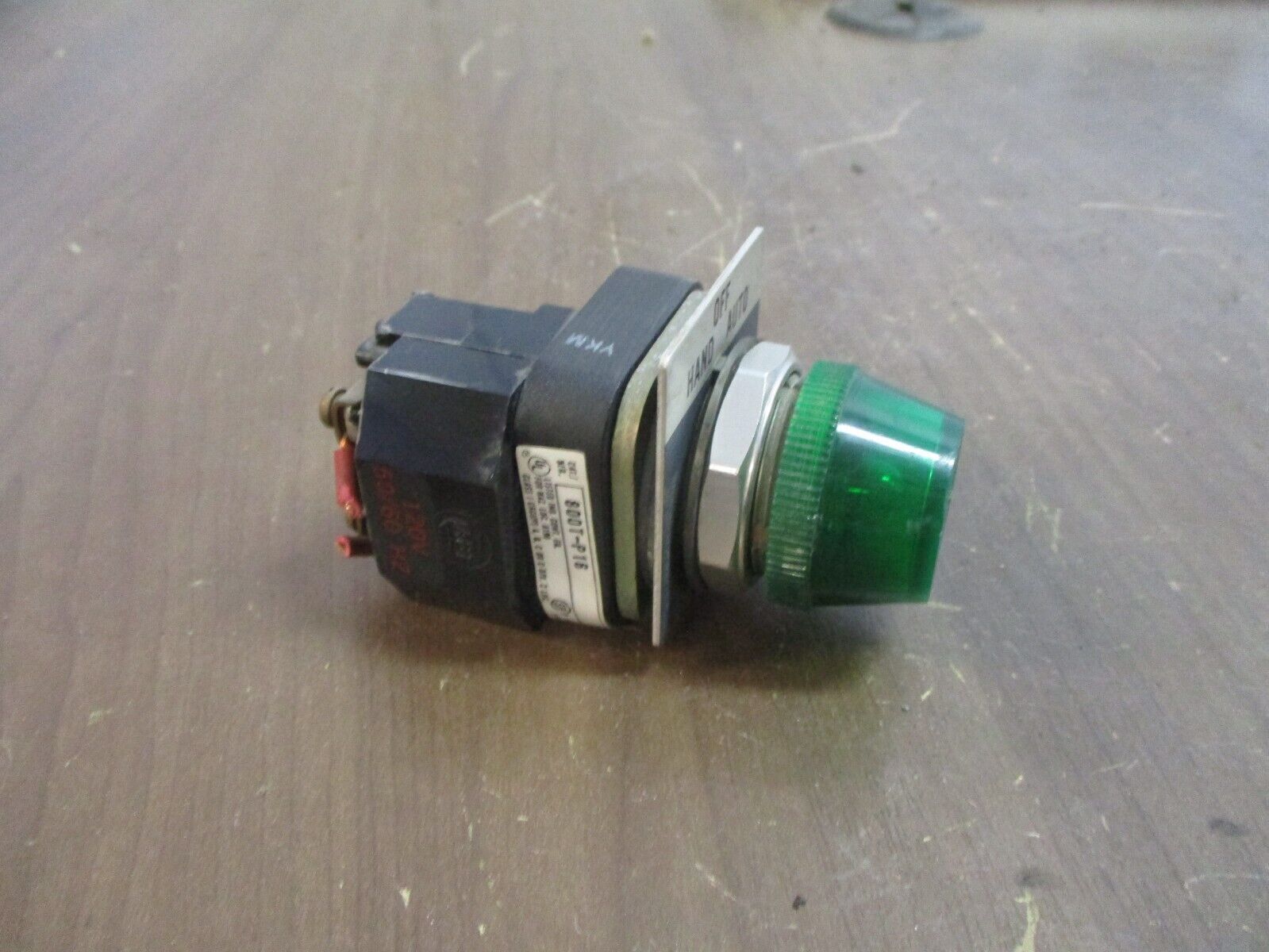 Allen-Bradley Pilot Light 800T-P16 Ser. T Nema 4, 13 Green Hand/Off/Auto Used