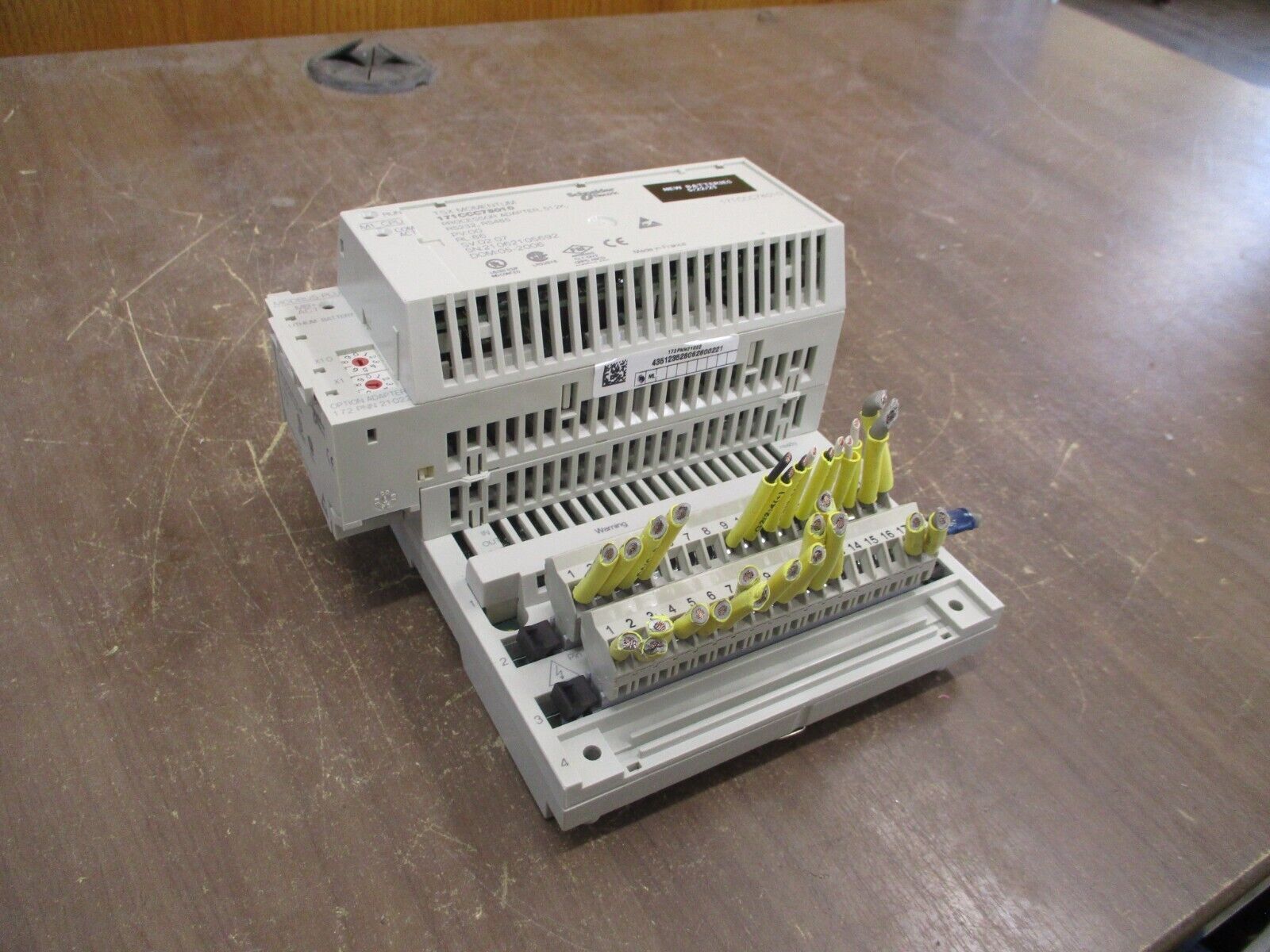 Schneider Electric TSX Momentum Processor w/ I/O Base 171CCC78010 512K Used