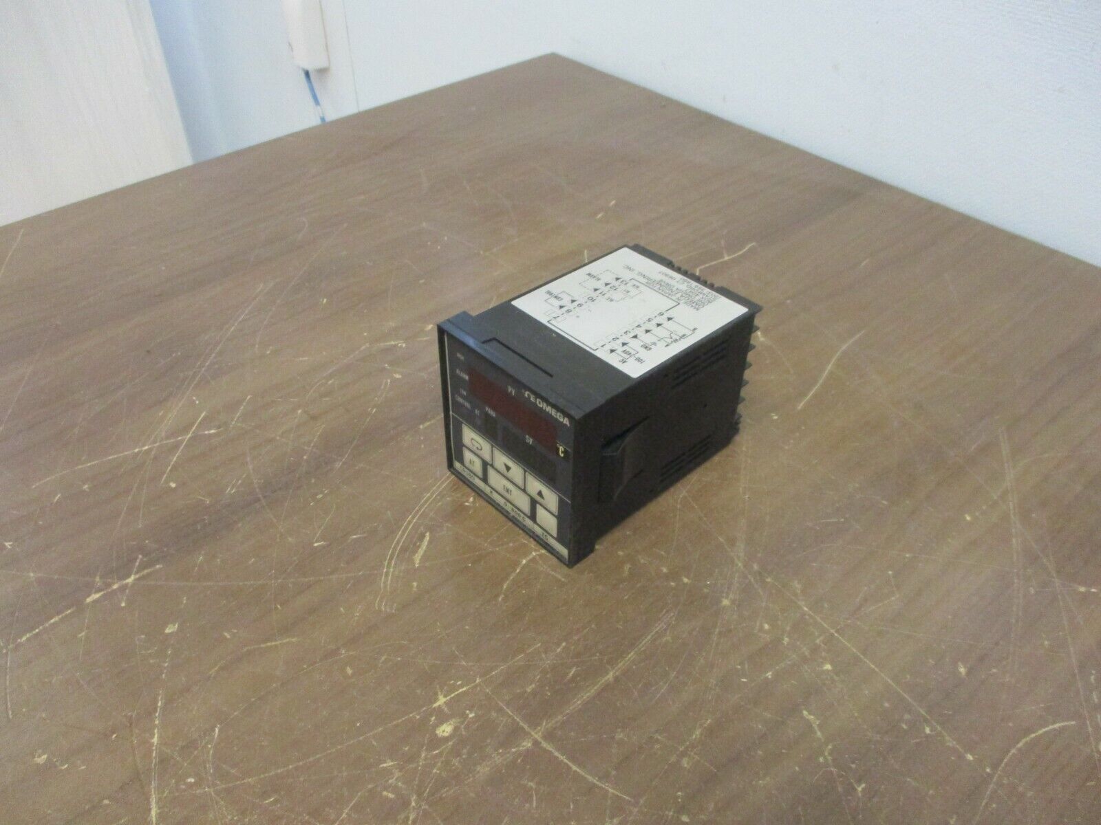 OMEGA Digital Temperature Controller CN380 Range: 0-800°C Used