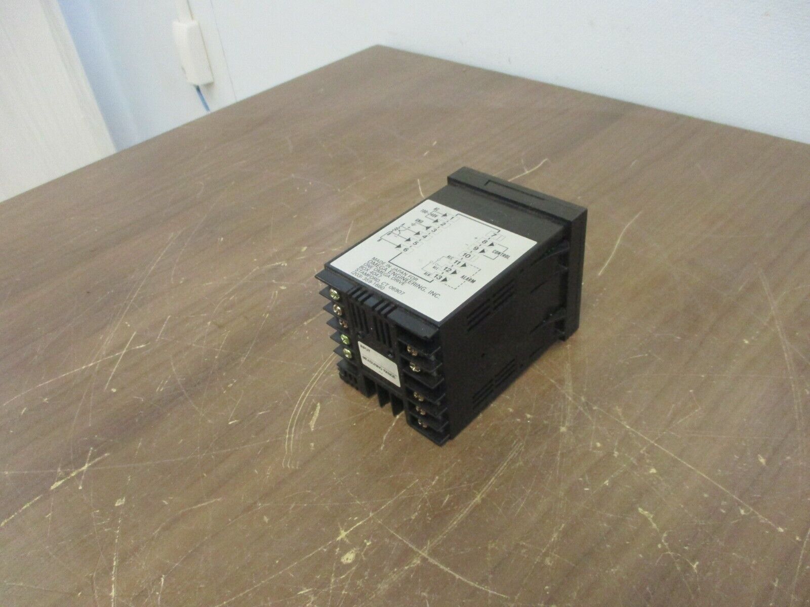 OMEGA Digital Temperature Controller CN380 Range: 0-800°C Used