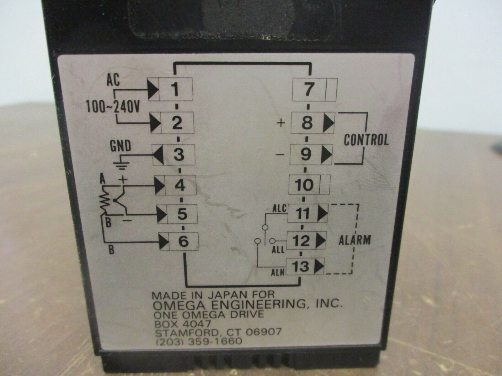 OMEGA Digital Temperature Controller CN380 Range: 0-800°C Used