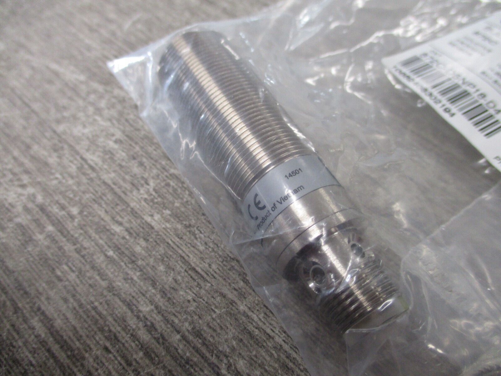 Allen-Bradley Inductive Proximity Sensor 872C-D5NP18-D4 10-30VDC New Surplus