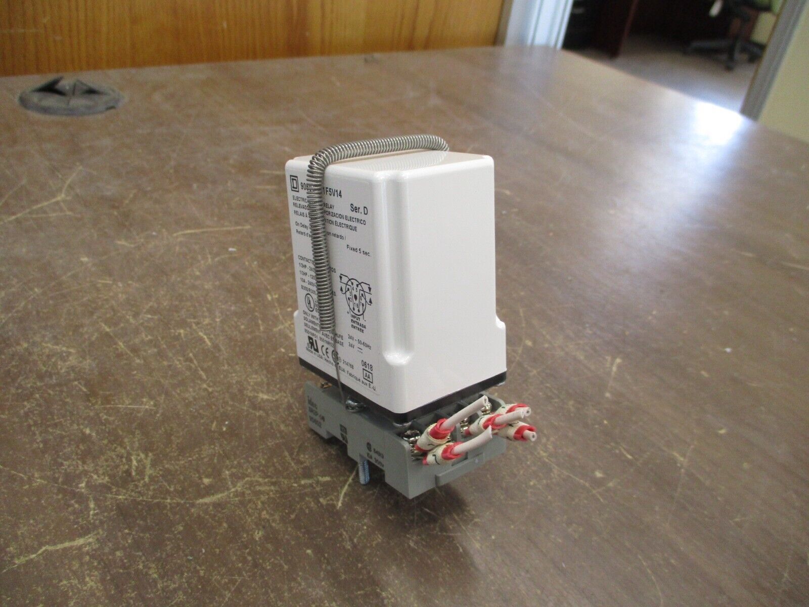 Square D Timing Relay 9050 JCK1F5V14 Ser. D Delay: Fixed 5 Sec w/ Base Used