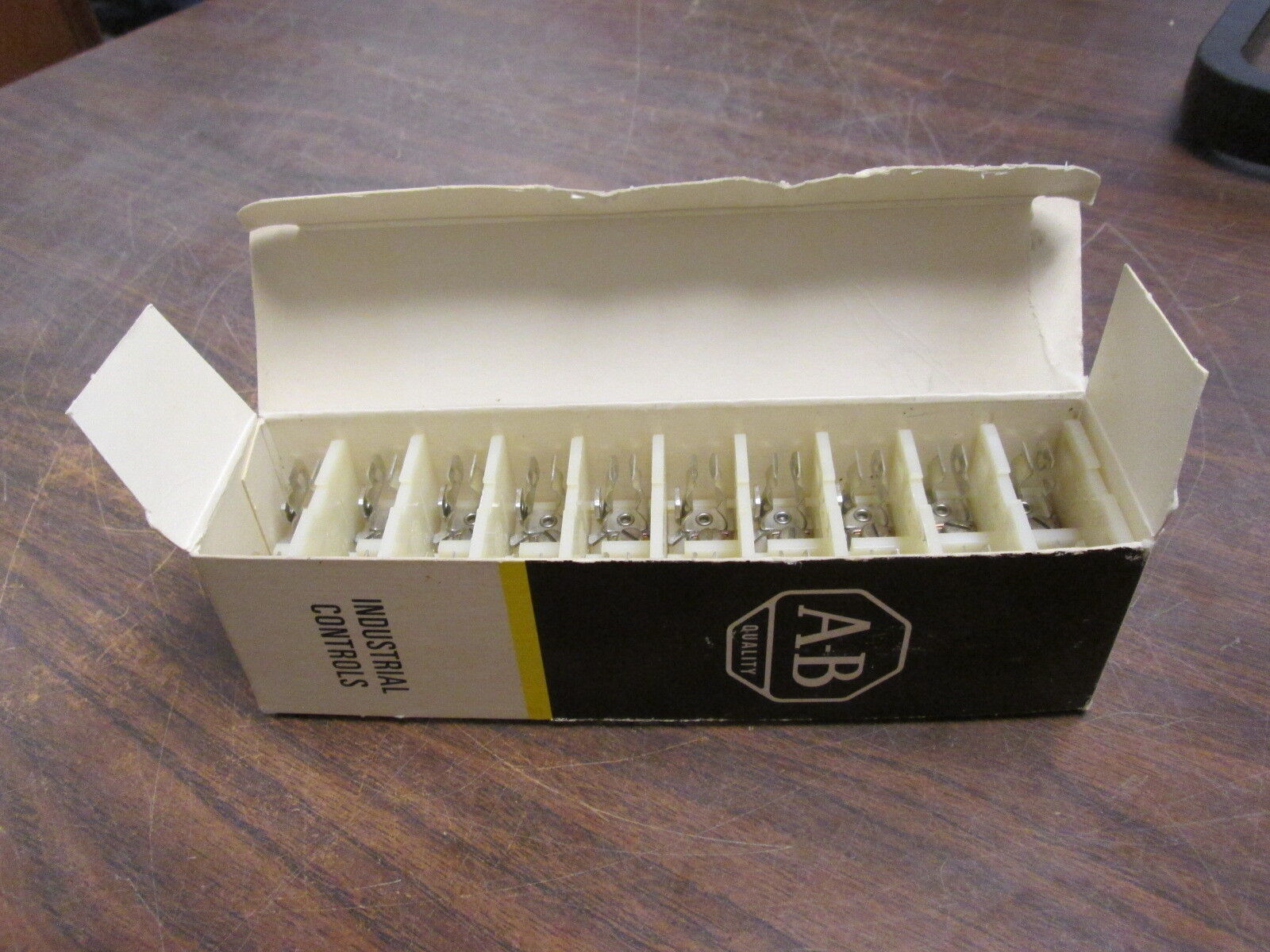 Allen-Bradley Terminal Block 1492-CE6 *Box of 10* New Surplus