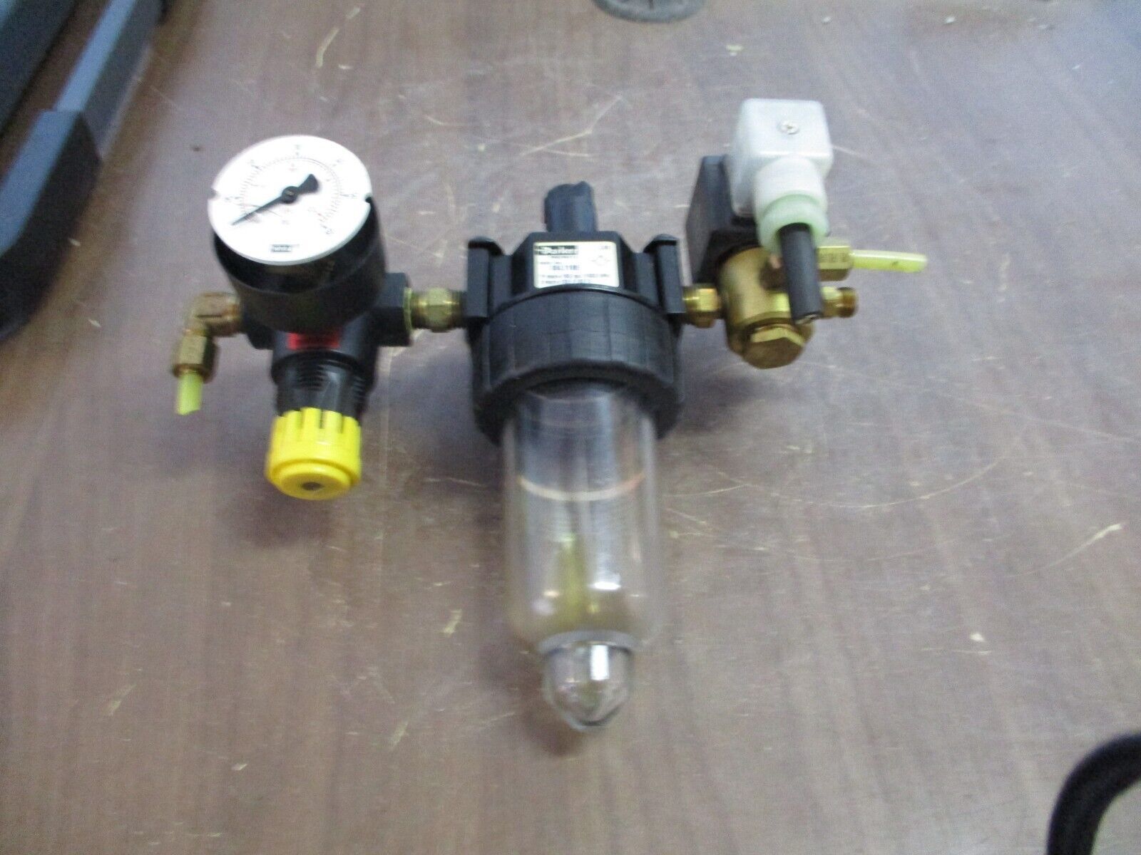 Parker Pneumatic Lubricator Assembly 06L11BE 150PSI 125°F *Missing Gauge Cover*