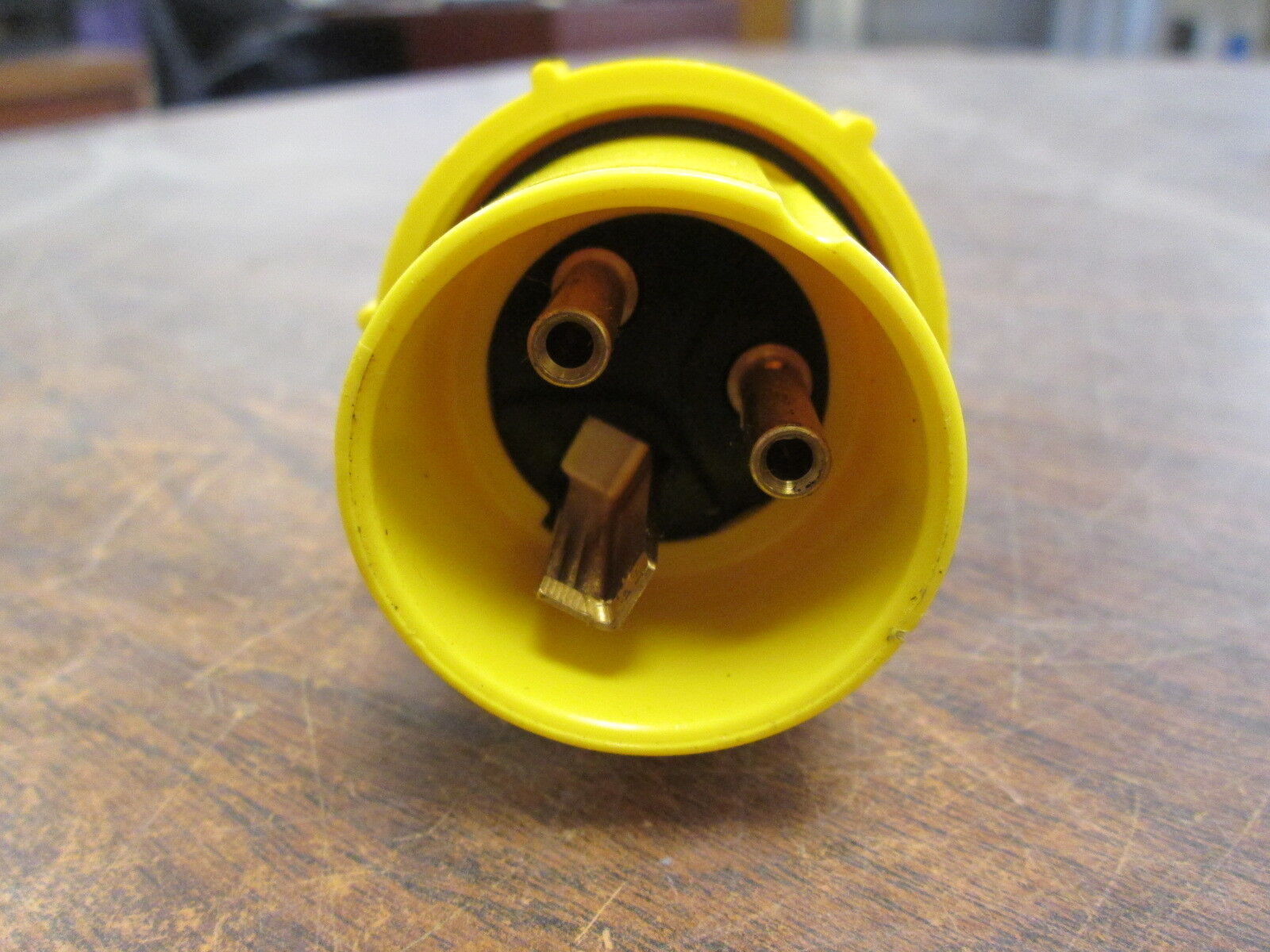 Thomas & Betts Plug 9P23U2 20A 250V Wire End Used