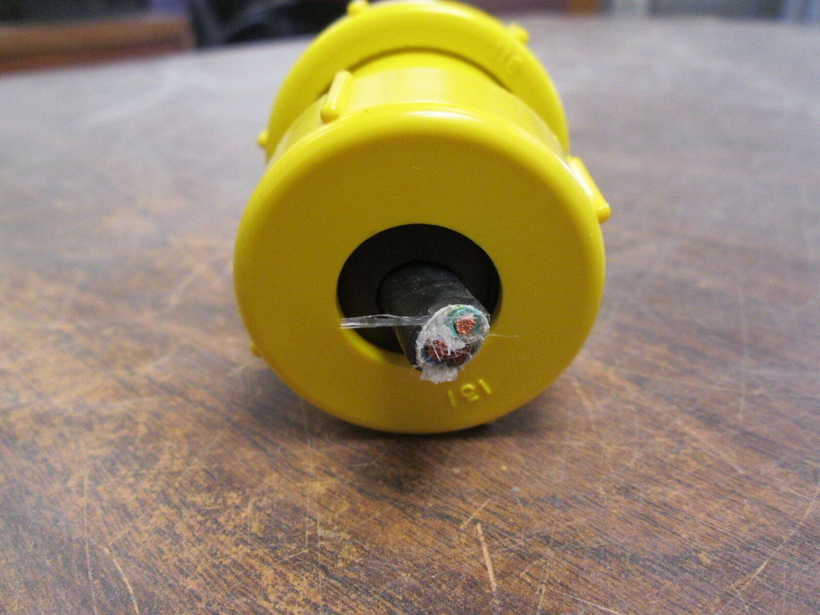 Thomas & Betts Plug 9P23U2 20A 250V Wire End Used