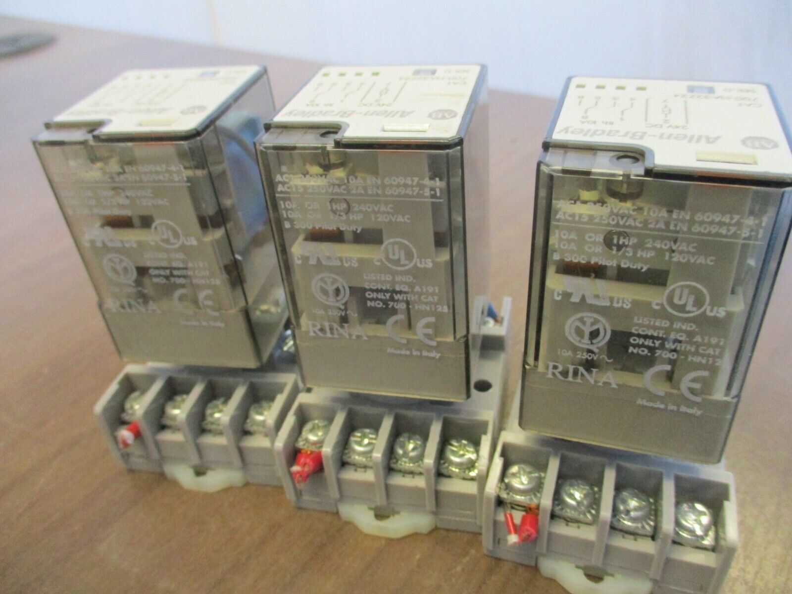 Allen-Bradley Relay w/ Base 700-HA32Z24 Ser. D 24VDC *Lot of 3* Used