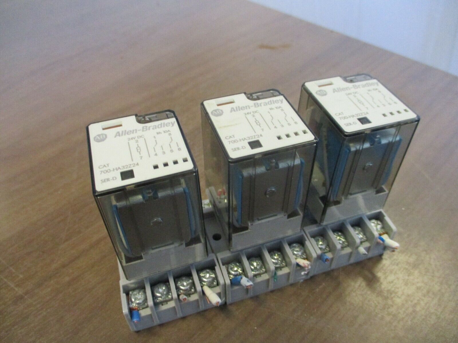 Allen-Bradley Relay w/ Base 700-HA32Z24 Ser. D 24VDC *Lot of 3* Used