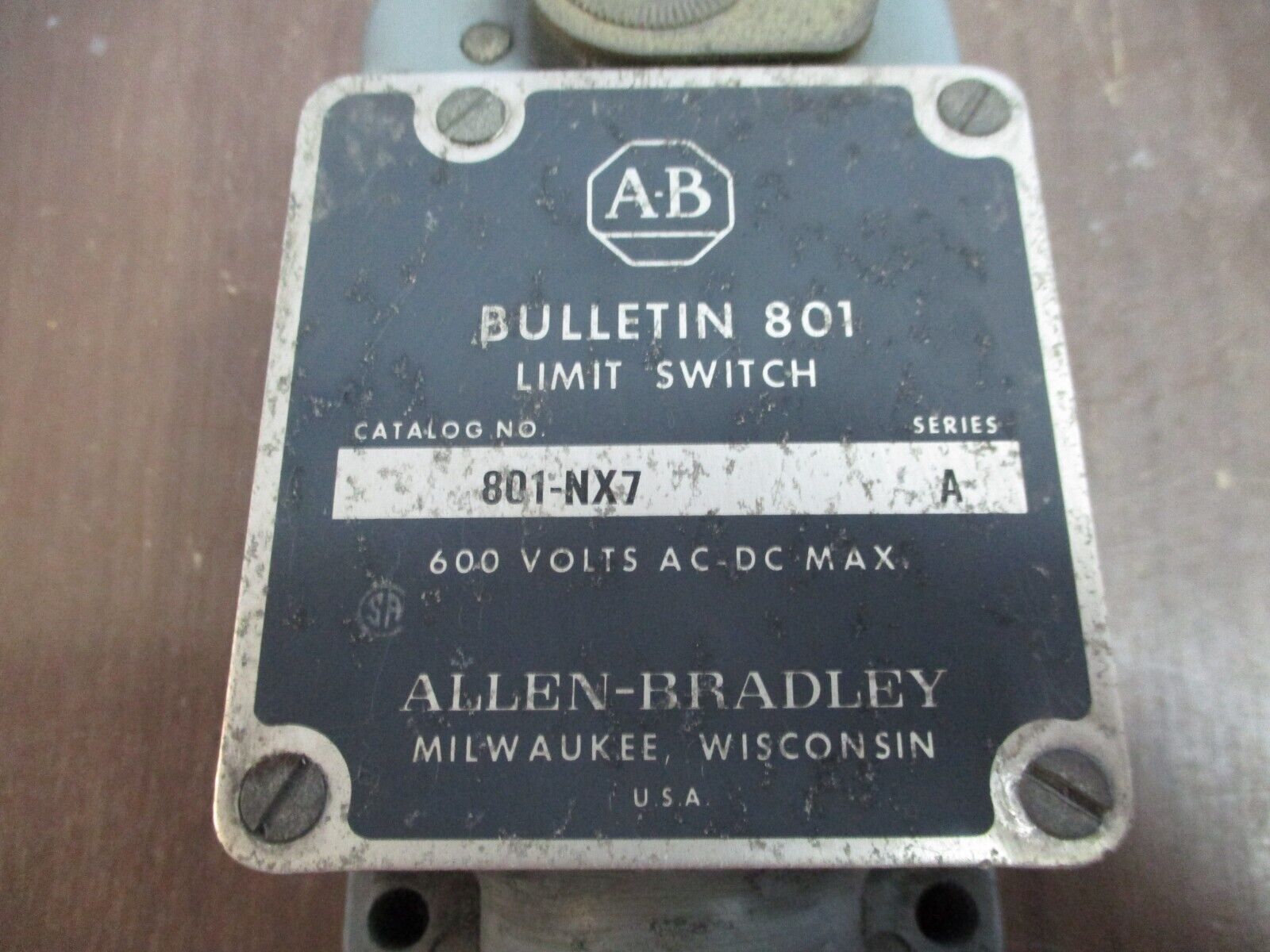 Allen-Bradley Snap-Action Limit Switch 801-NX7 Ser. A 600V Used