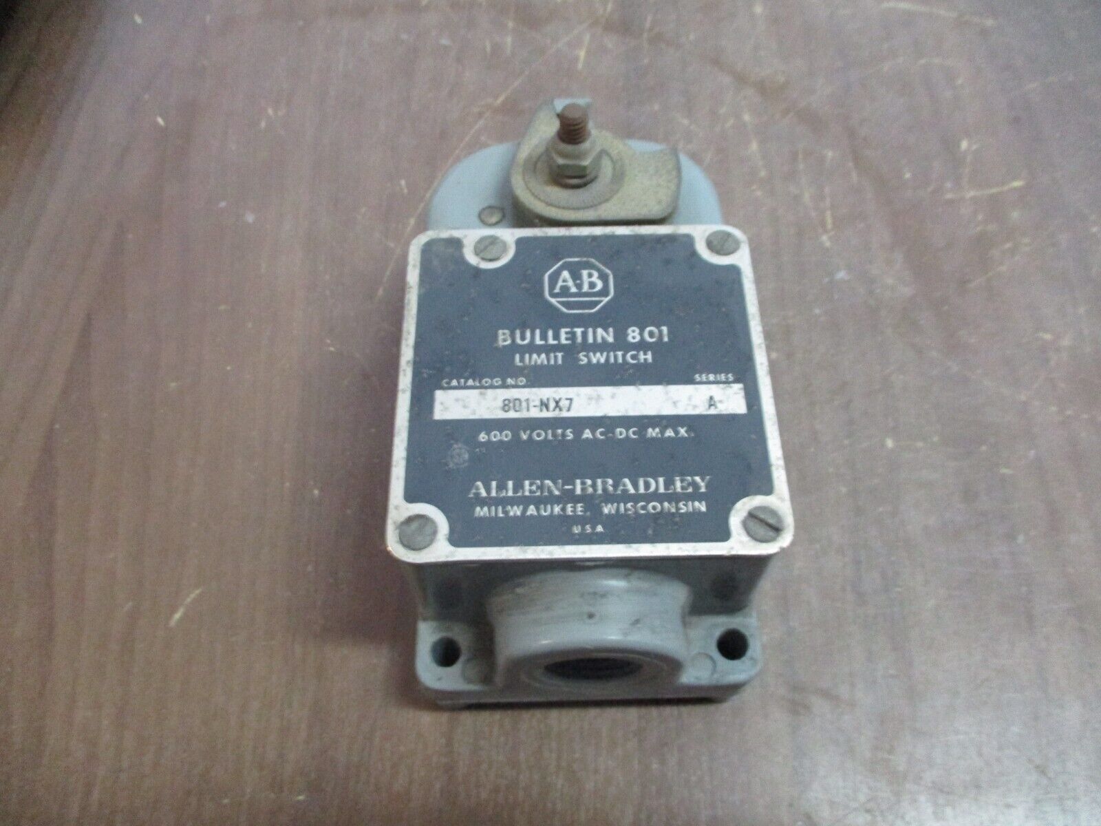 Allen-Bradley Snap-Action Limit Switch 801-NX7 Ser. A 600V Used