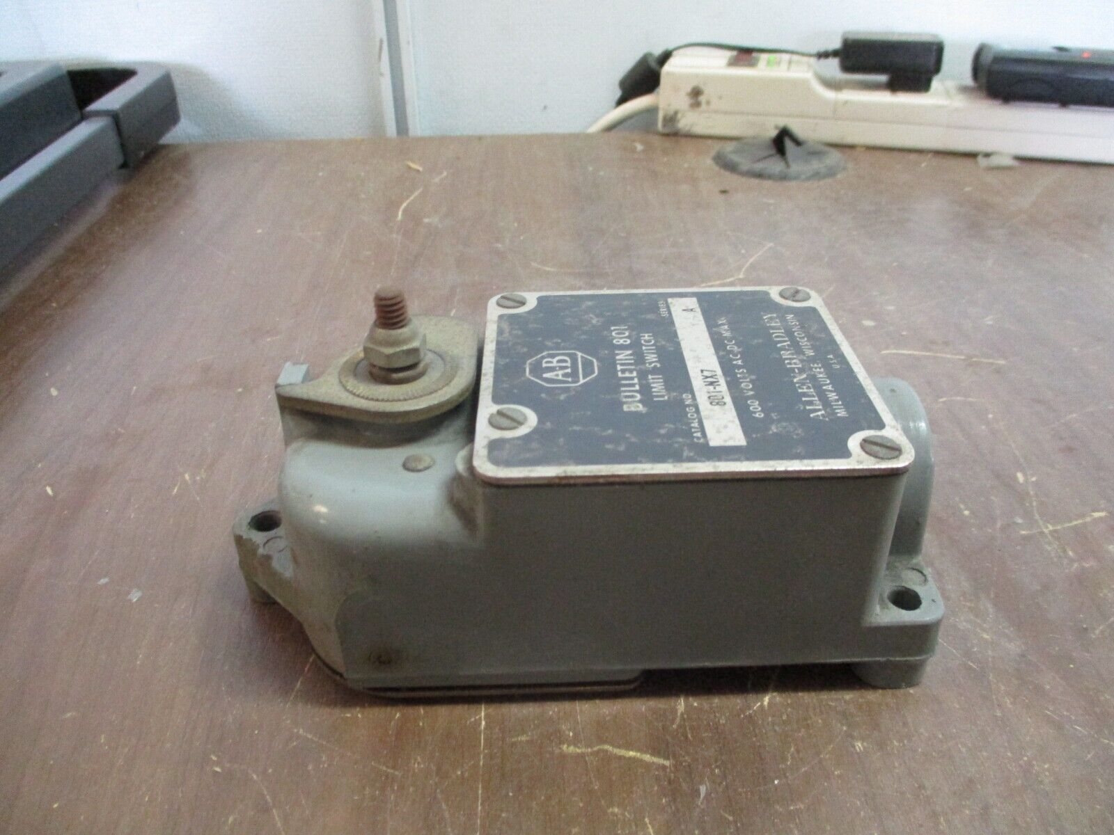 Allen-Bradley Snap-Action Limit Switch 801-NX7 Ser. A 600V Used