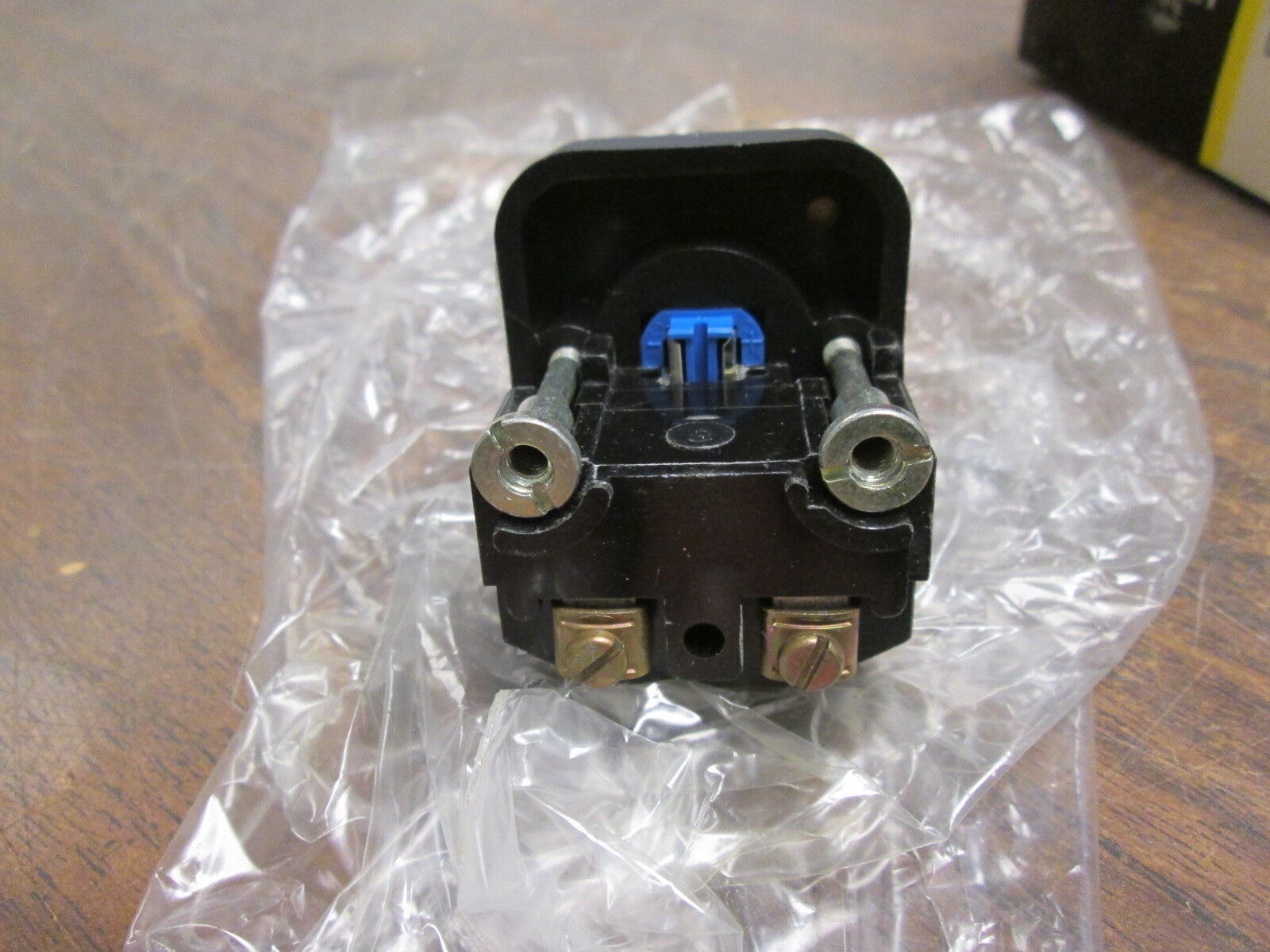 Allen-Bradley Pilot Light 800T-P16 Type 4,13 120V w/ Green Cap New Surplus