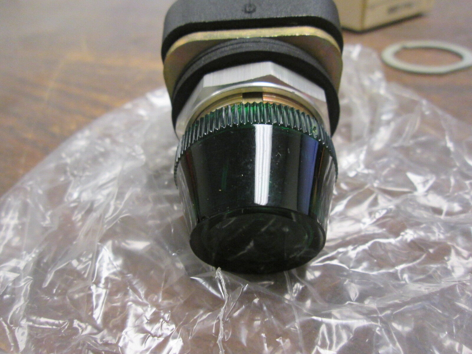 Allen-Bradley Pilot Light 800T-P16 Type 4,13 120V w/ Green Cap New Surplus