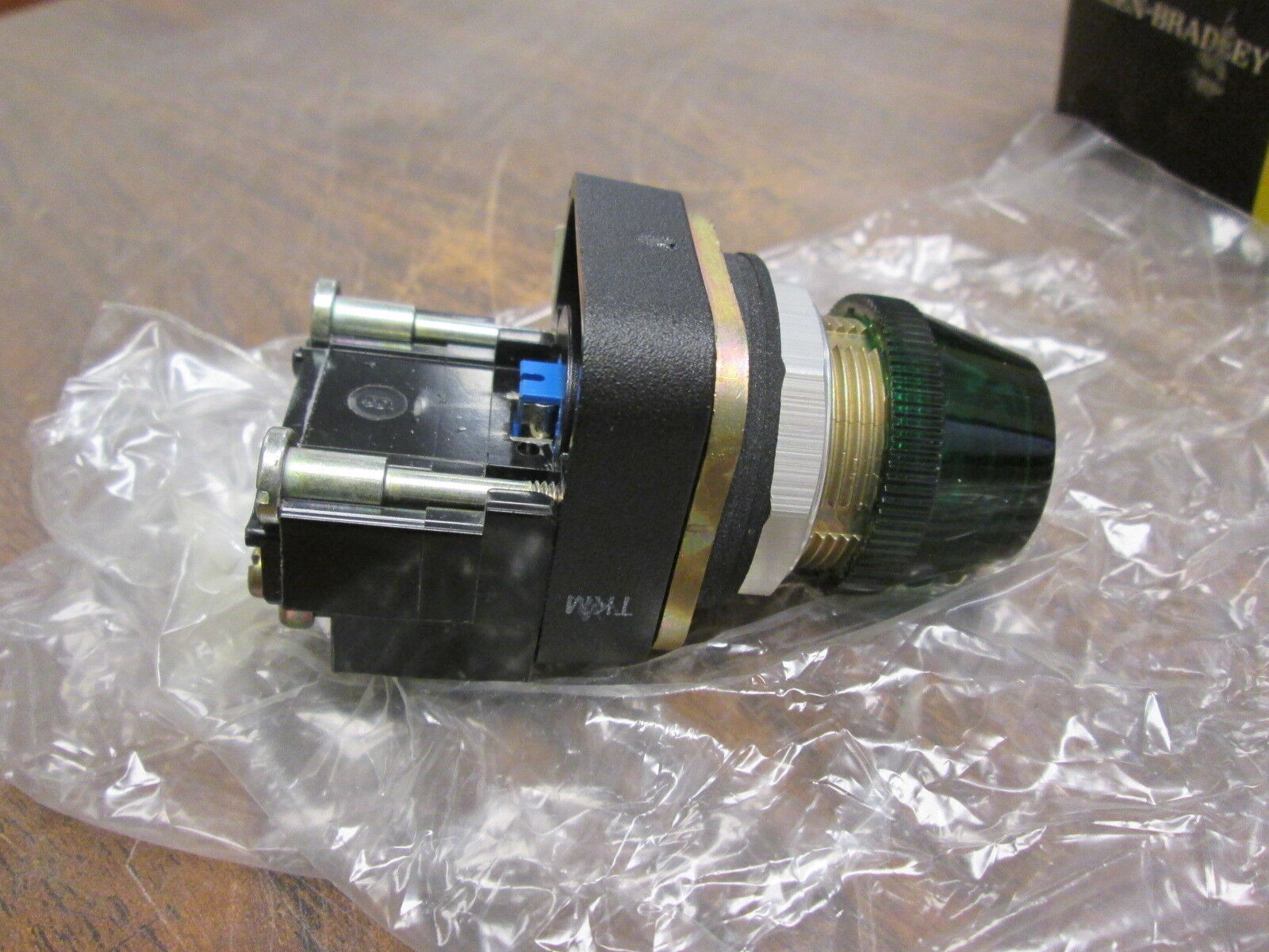 Allen-Bradley Pilot Light 800T-P16 Type 4,13 120V w/ Green Cap New Surplus