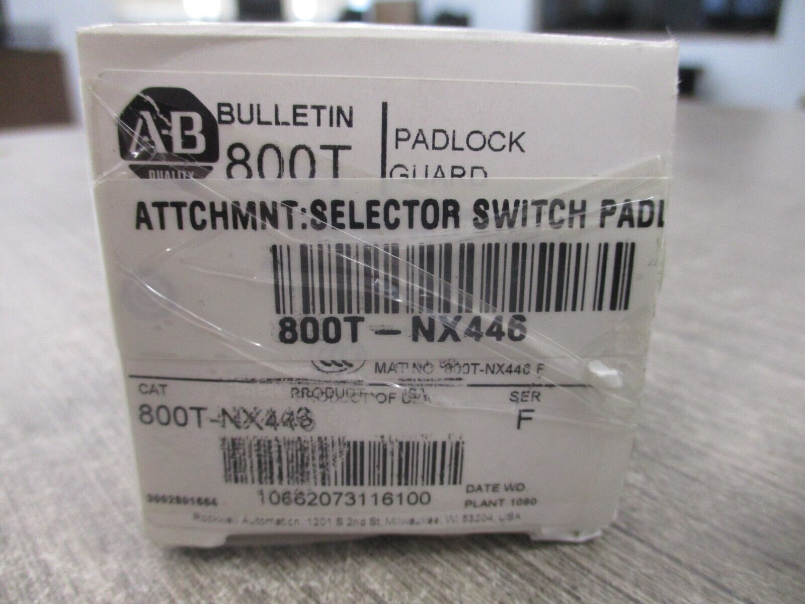 Allen-Bradley Padlock Guard 800T-NX446 Ser. F New Surplus