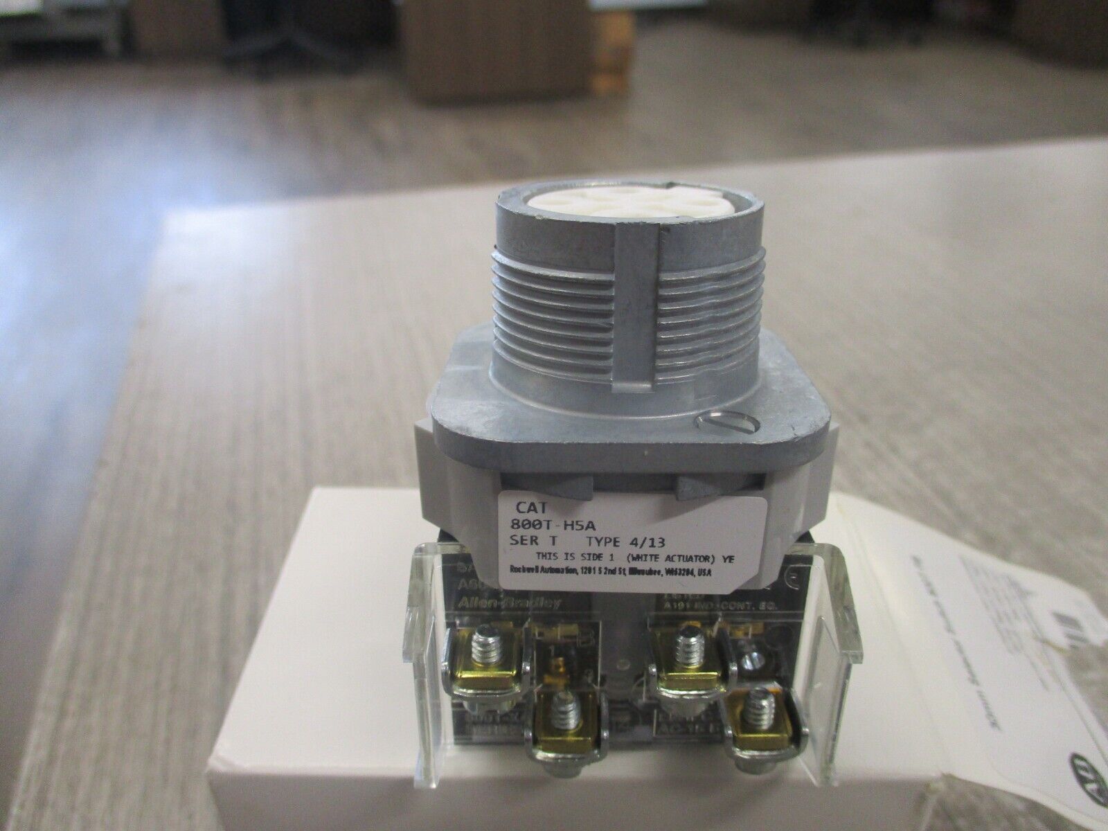 Allen-Bradley Selector Switch 800T-H5A 1 N.O. 1 N.C. 2-Position New Surplus