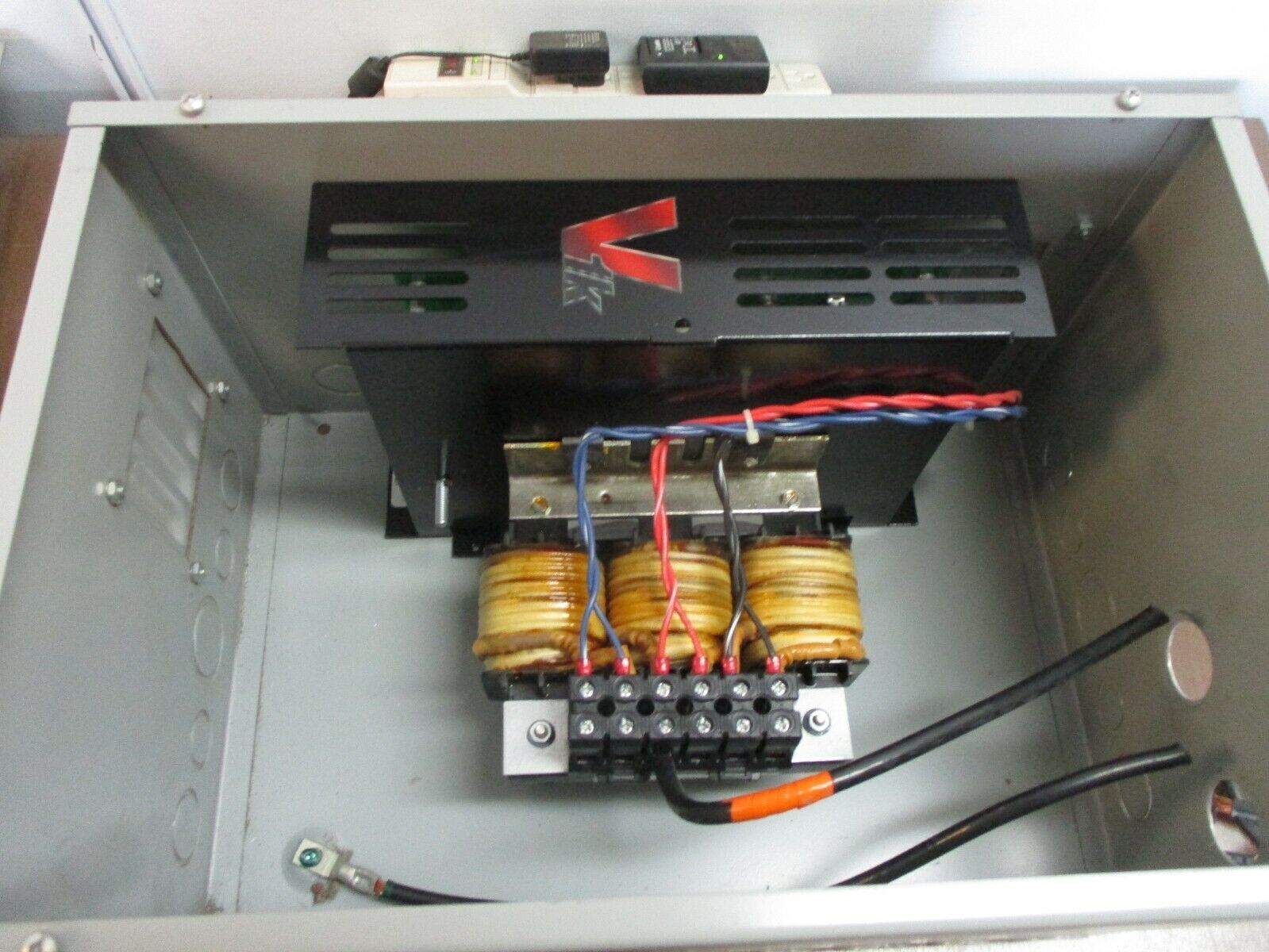 TCI V1000 KLC Series Output Filter V1K55A00 55A 600V 3Ph 60Hz Type 1 Enclosure