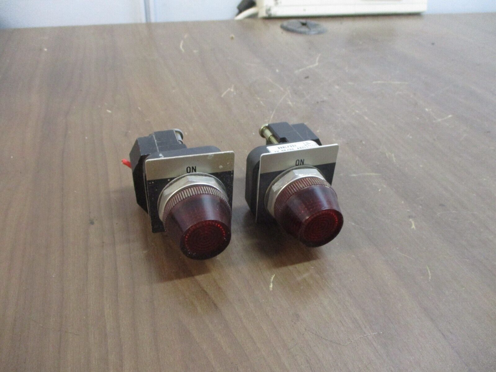 Allen-Bradley Pilot Light 800T-P16 Ser. T Nema 4, 13 Red On *Lot of 2* Used