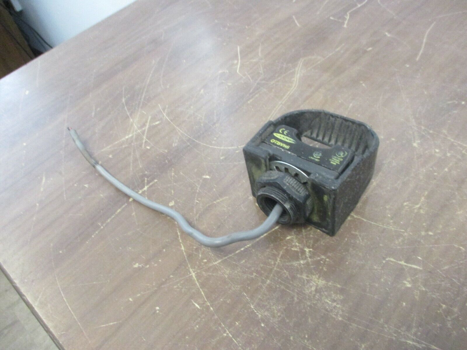 Banner Optical Touch Button OTBVN6 Used **Some Shelf Wear**