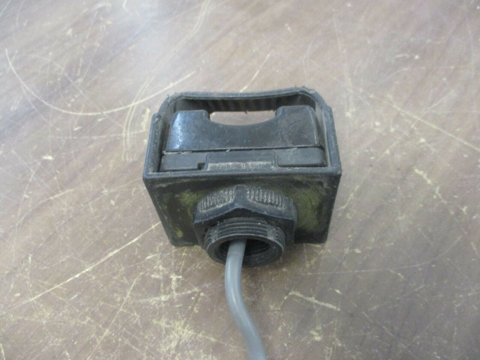 Banner Optical Touch Button OTBVN6 Used **Some Shelf Wear**