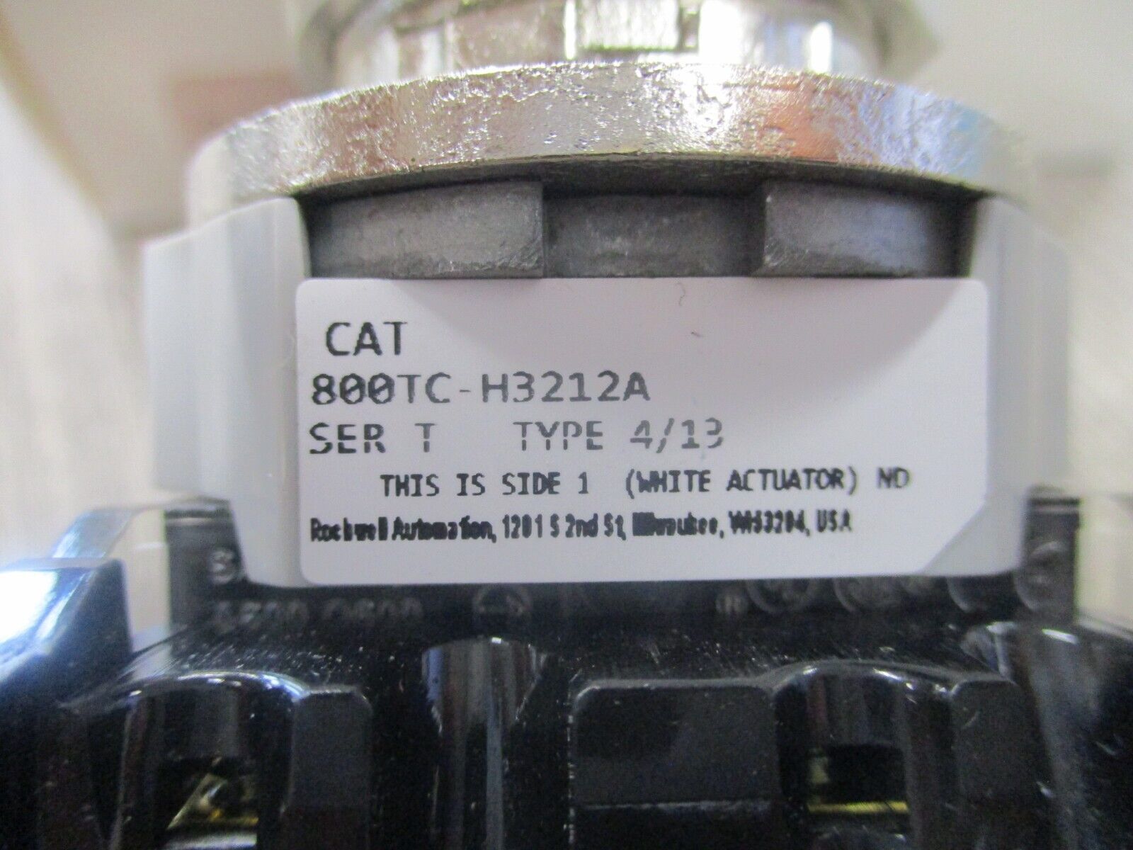 Allen-Bradley Cylinder Lock Selector Switch 800TC-H3212A Ser. T New Surplus