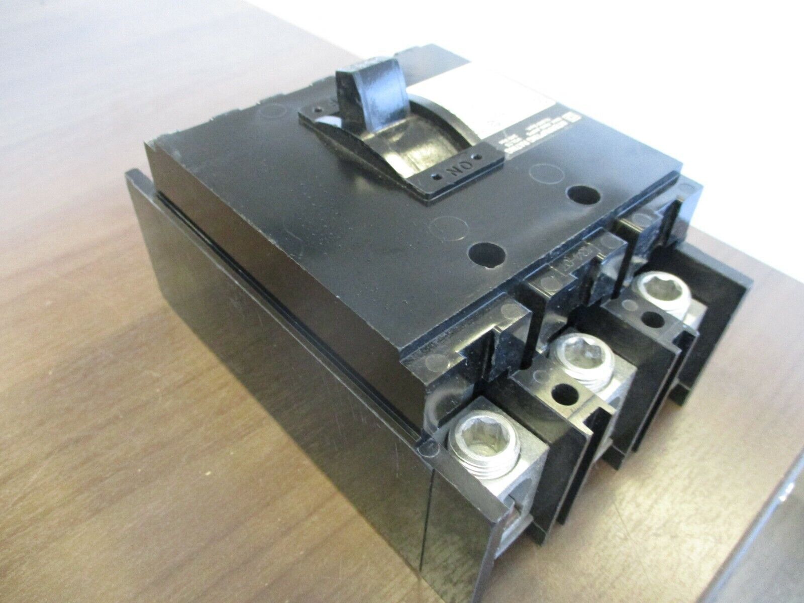 Square D Circuit Breaker Q2L3225 225A 240V 3P Used