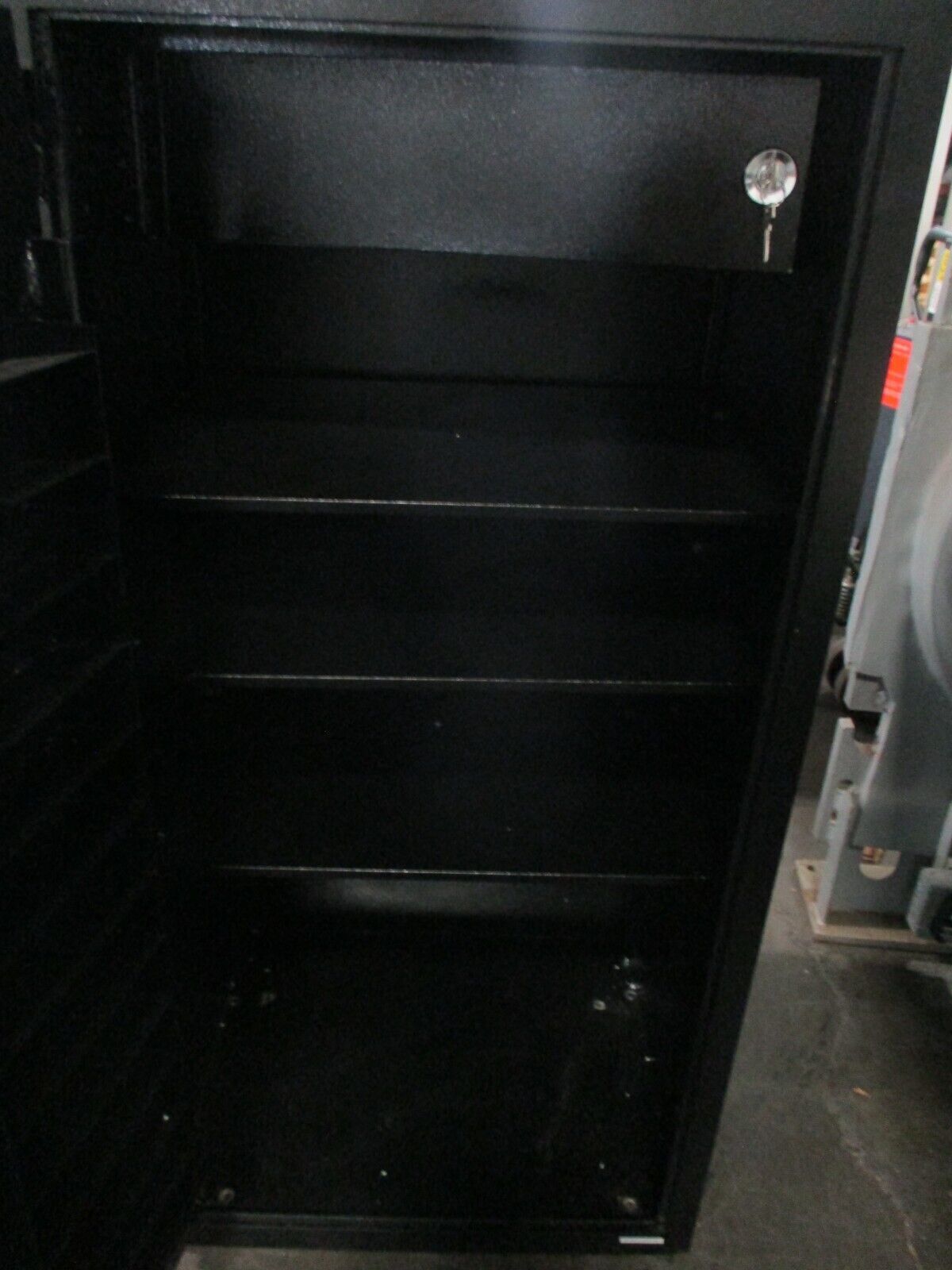Cennox Safe B6029LH Size: 60" x 29" x 27" Used
