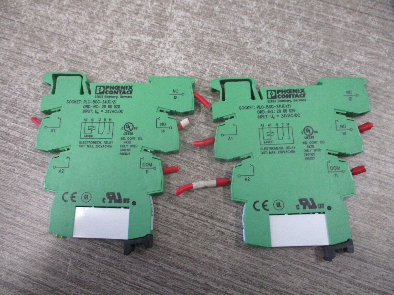 Phoenix Contact Relay w/Socket 2961105 Lot of 2 Used