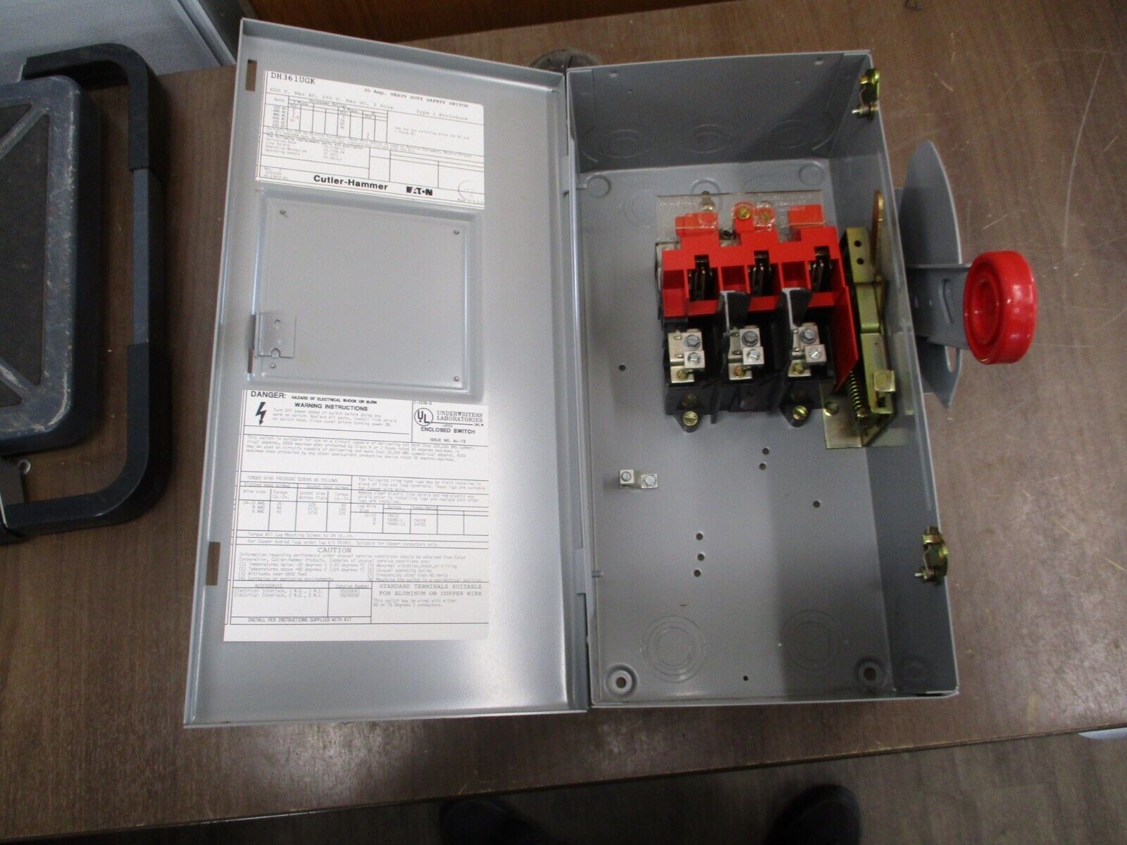 Cutler-Hammer Non-Fusible Safety Switch DH361UGK 30A 600V 3P Type 1 New Surplus