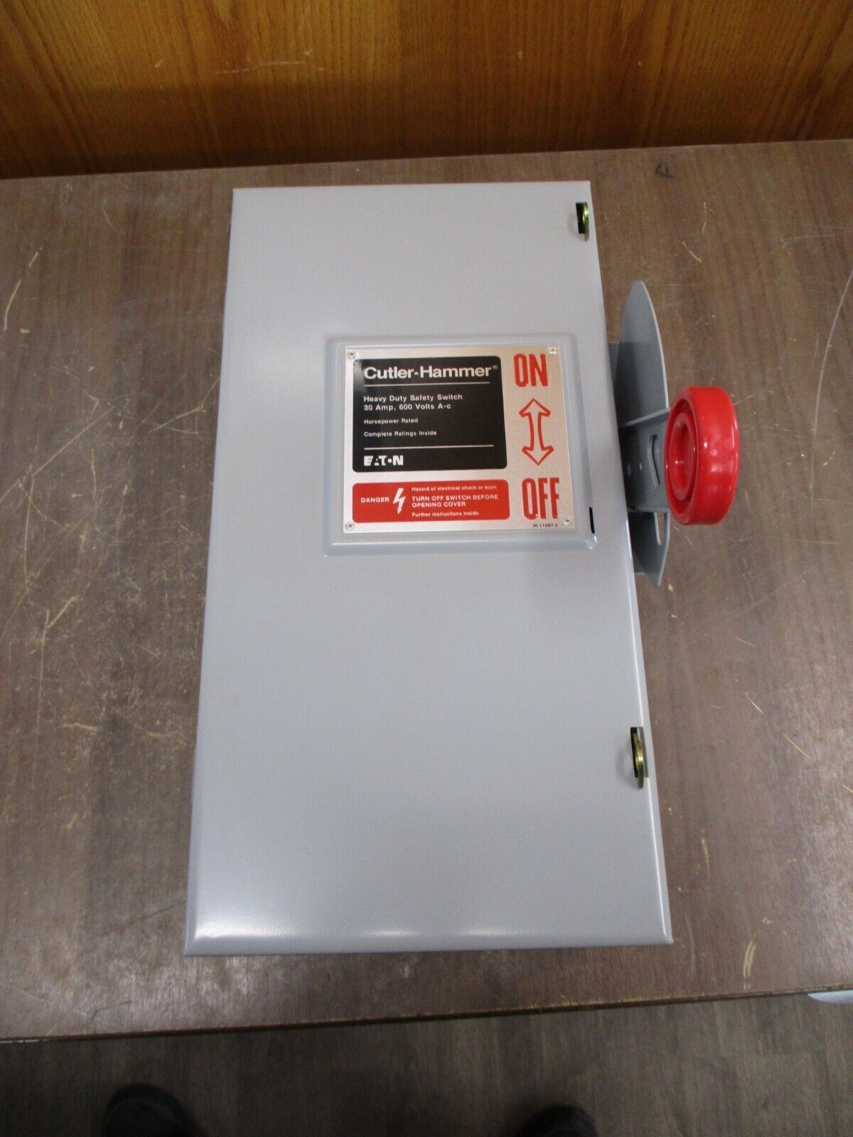 Cutler-Hammer Non-Fusible Safety Switch DH361UGK 30A 600V 3P Type 1 New Surplus
