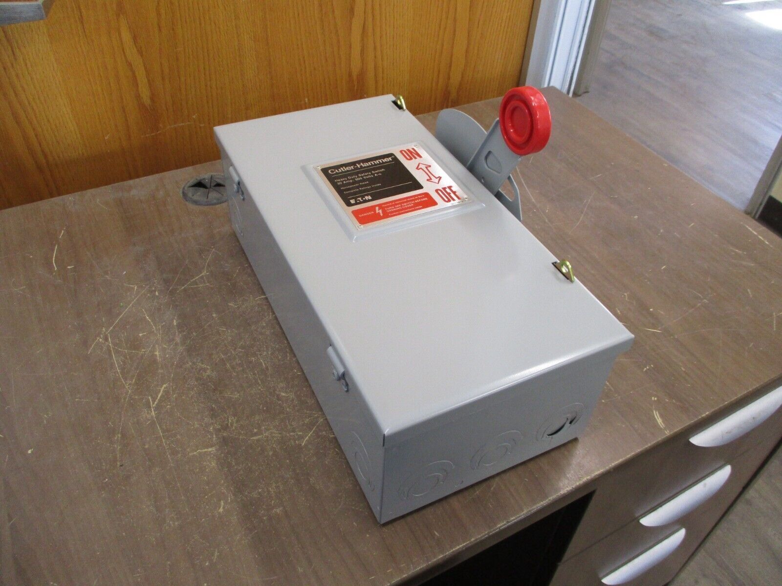 Cutler-Hammer Non-Fusible Safety Switch DH361UGK 30A 600V 3P Type 1 New Surplus