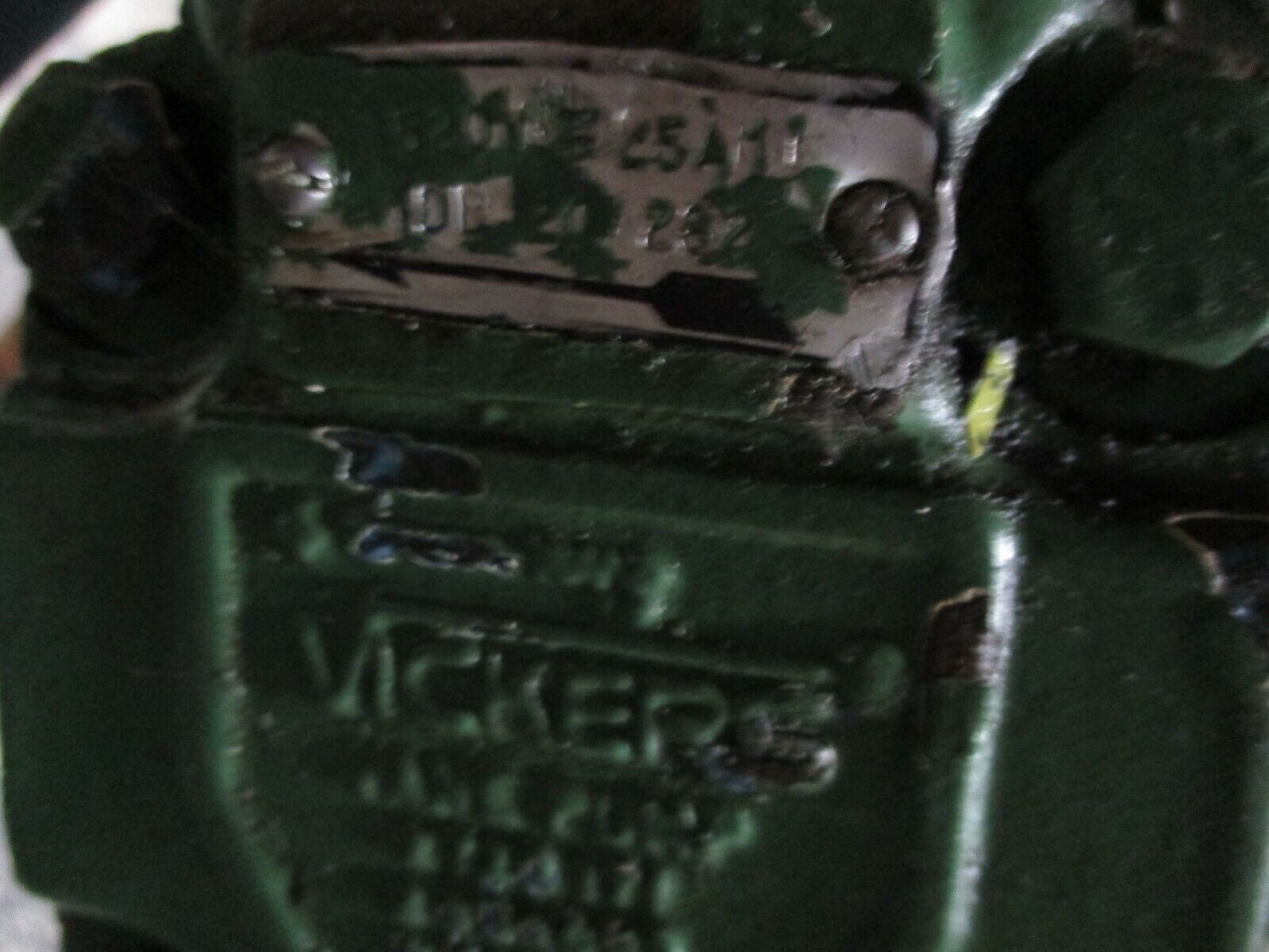 Vickers Vane Pumps w/ Motor 3520VS 25A11 / 4520 60A 8 75HP 1200RPM 230/460V Used