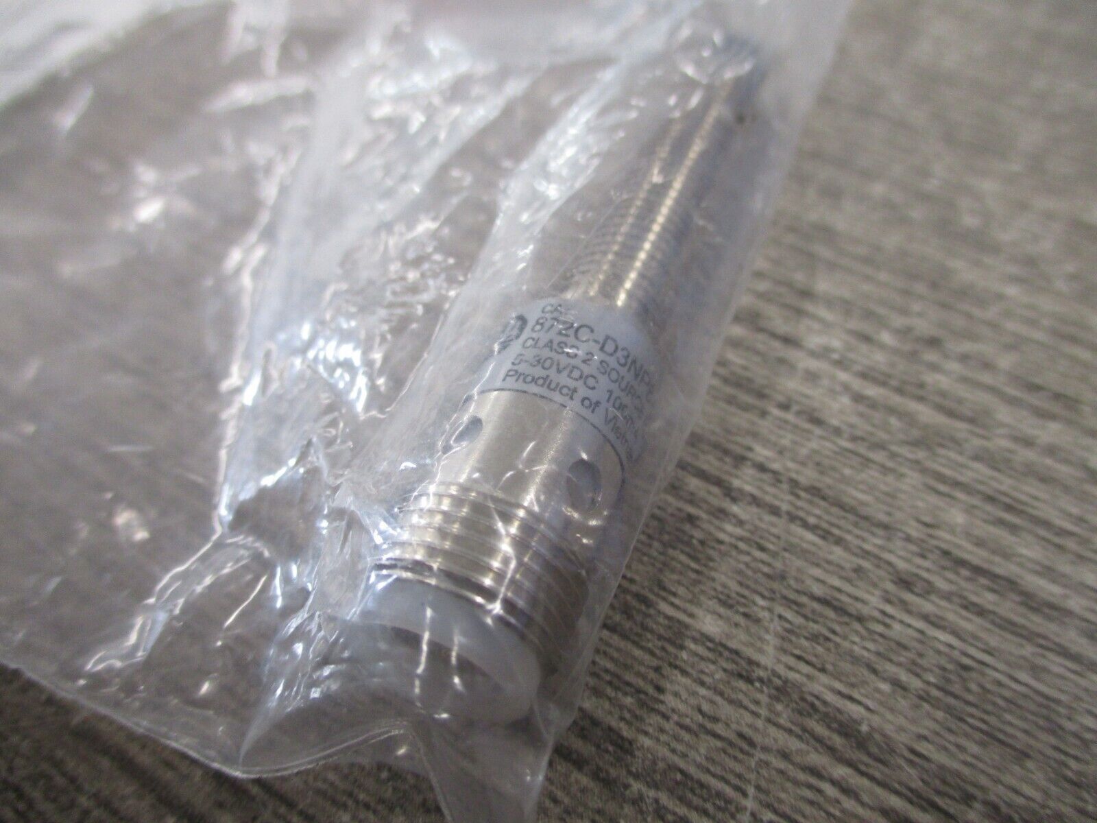Allen-Bradley Incluctive Proximity Sensor 872C-D3NP8-D4 5-30VDC New Surplus