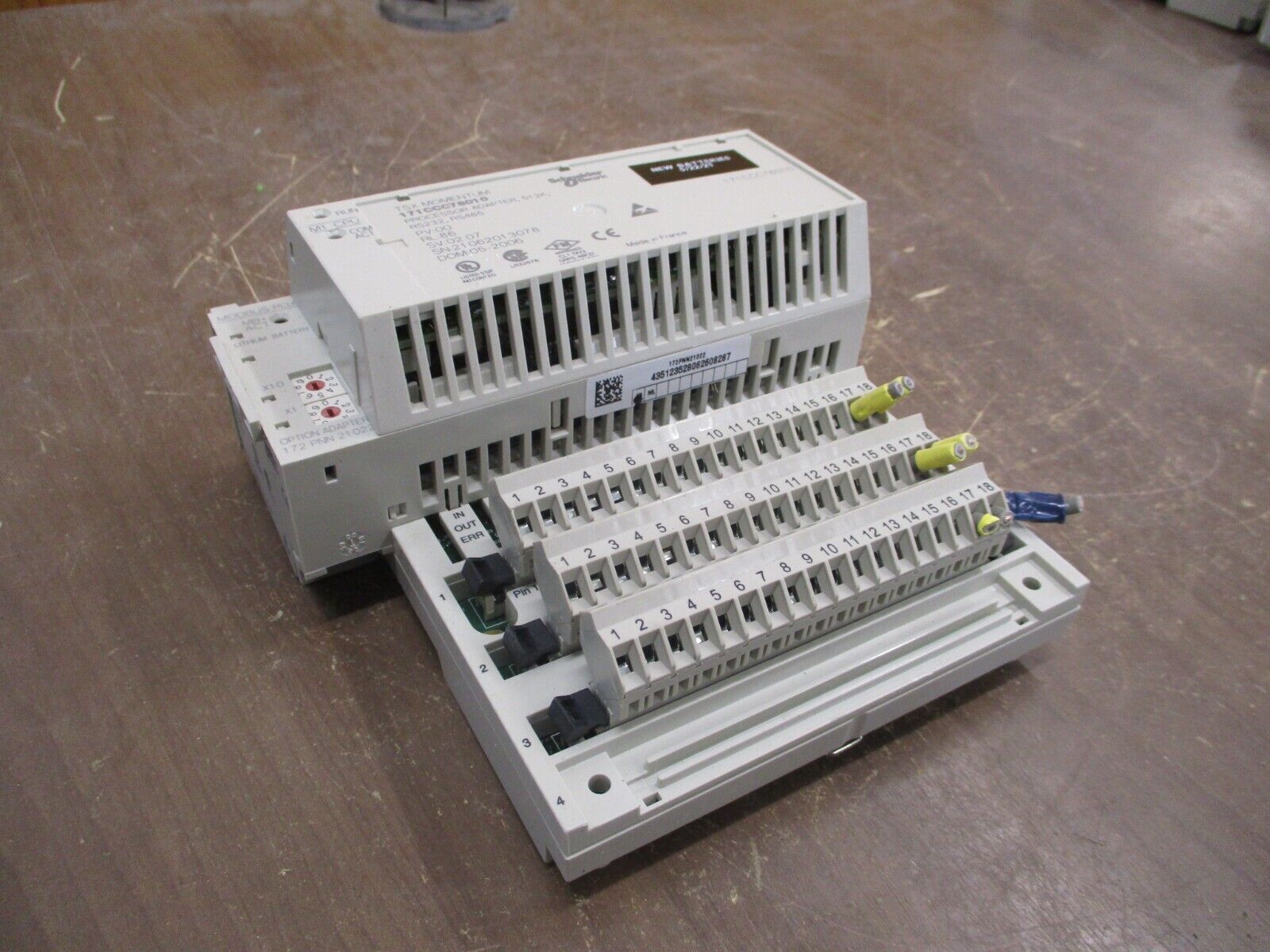 Schneider Electric TSX Momentum Processor w/ I/O Base 171CCC78010 512K Used