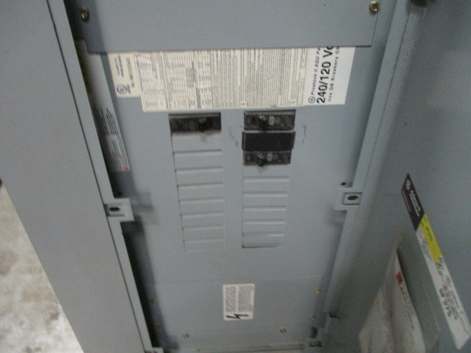 GE Main Lug Breaker Panel AQU1182RCX 225A Max 120/240V 1Ph 3W 18-Slot *No Latch*