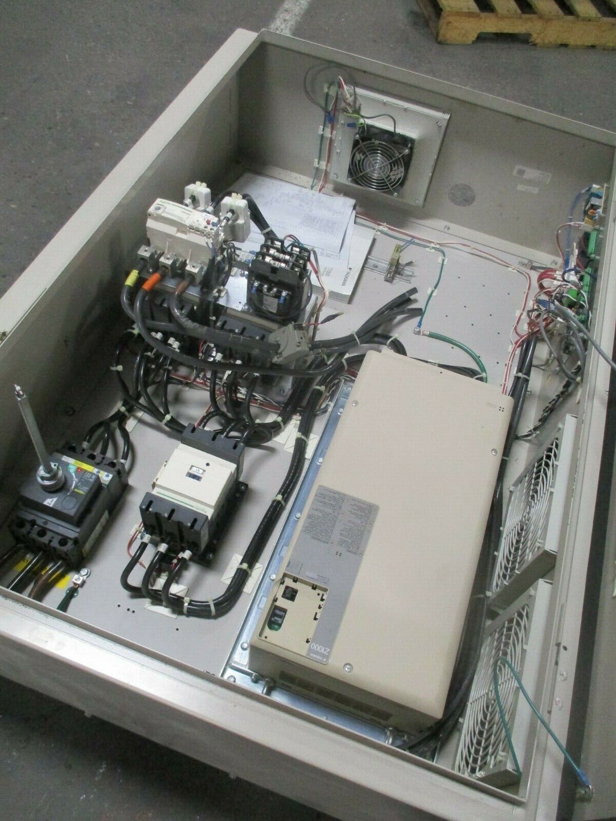 Yaskawa Z1000 AC Drive w/ Bypass Z1BBB096PMB 75HP 3Ph Nema 12 Enclosure Used