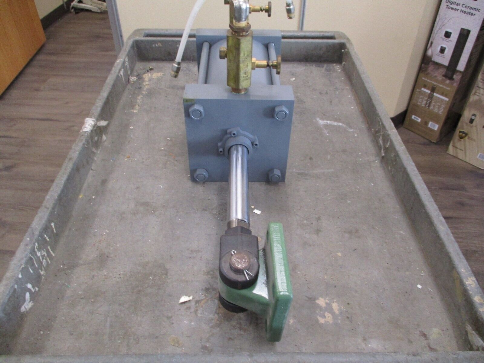 Miller Fluid Power Hydraulic Cylinder A84B2B 250PSI Bore: 7" Stroke: 7" Used