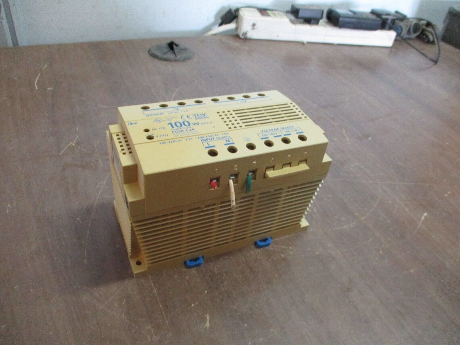 IDEC Power Supply PS5R-E24 100W Input: 100-120VAC @ 2.5A, 200-240VAC @ 1.5A Used