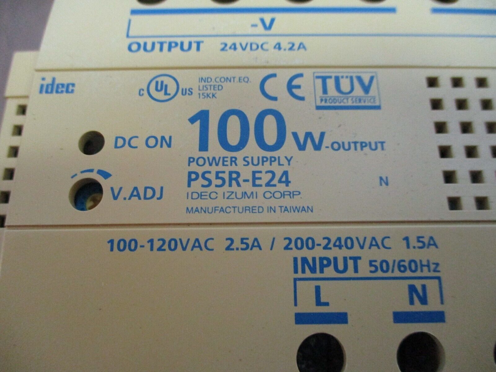 IDEC Power Supply PS5R-E24 100W Input: 100-120VAC @ 2.5A, 200-240VAC @ 1.5A Used